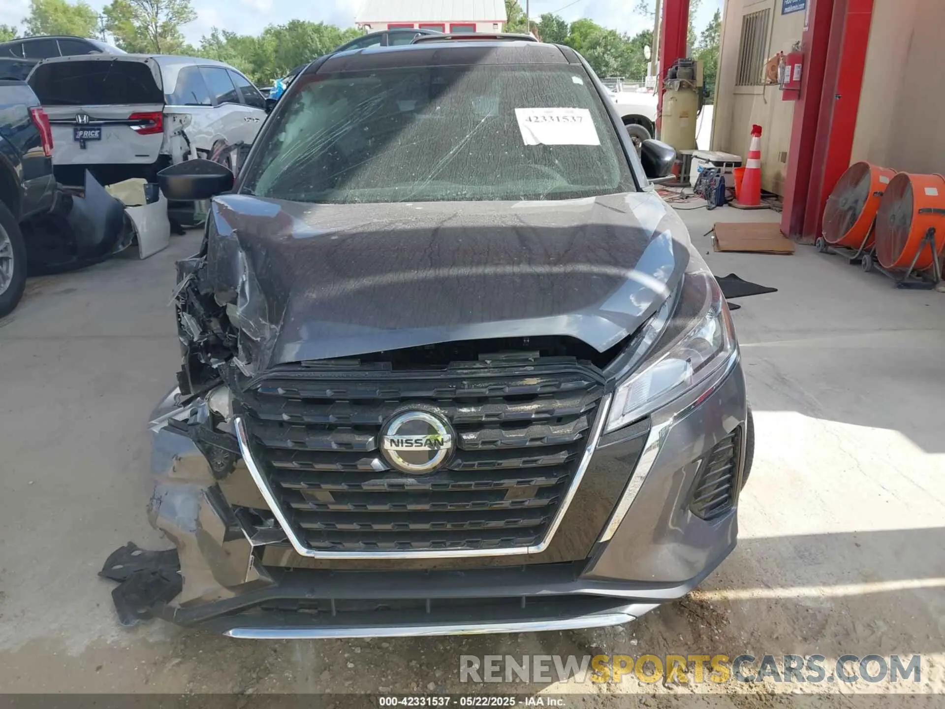 12 Photograph of a damaged car 3N1CP5BV0ML484178 NISSAN KICKS 2021