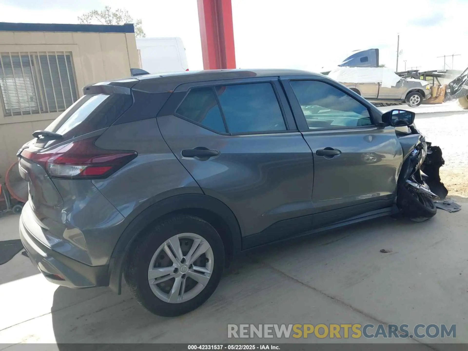 13 Photograph of a damaged car 3N1CP5BV0ML484178 NISSAN KICKS 2021