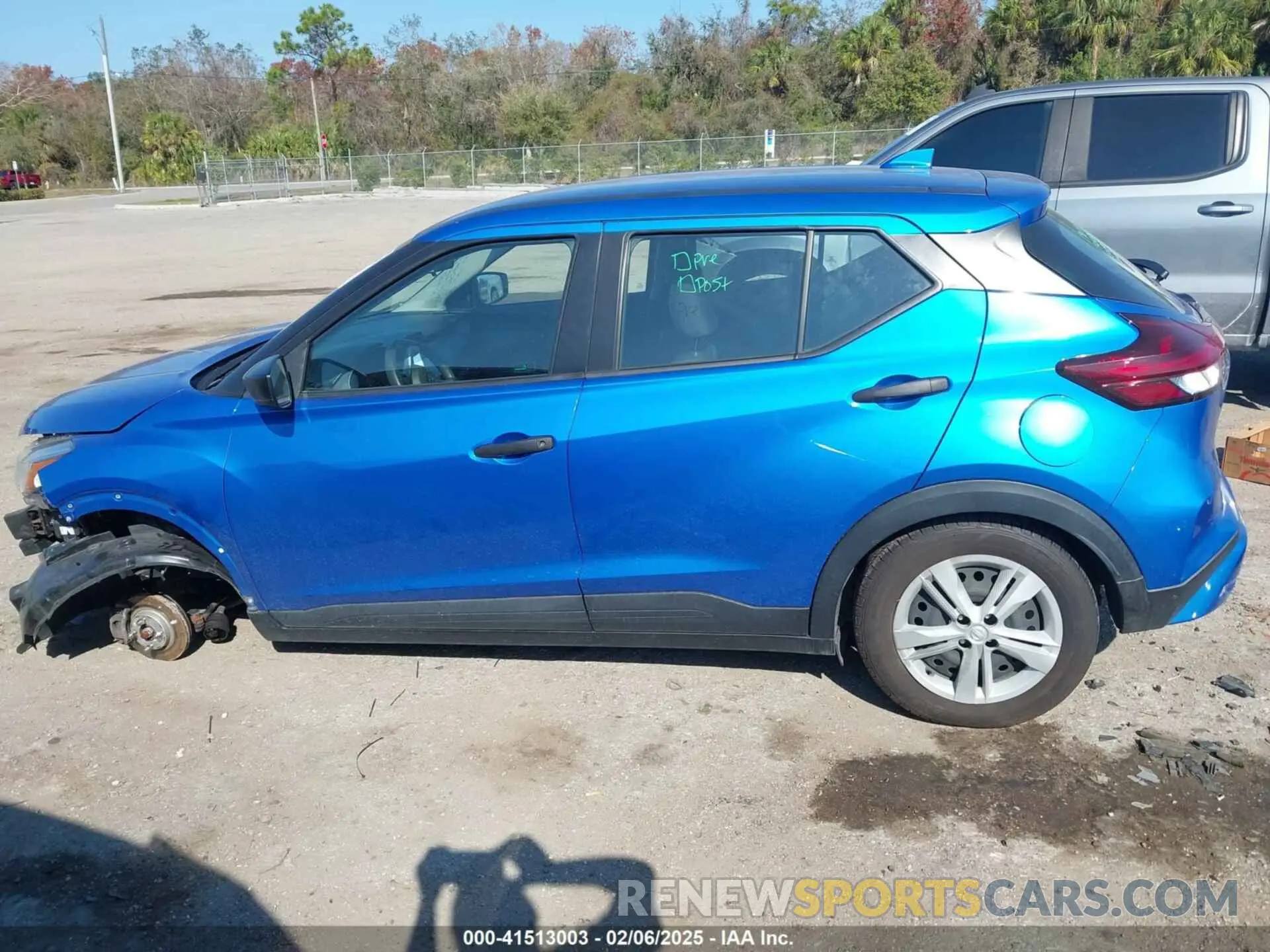 15 Photograph of a damaged car 3N1CP5BV0ML522783 NISSAN KICKS 2021