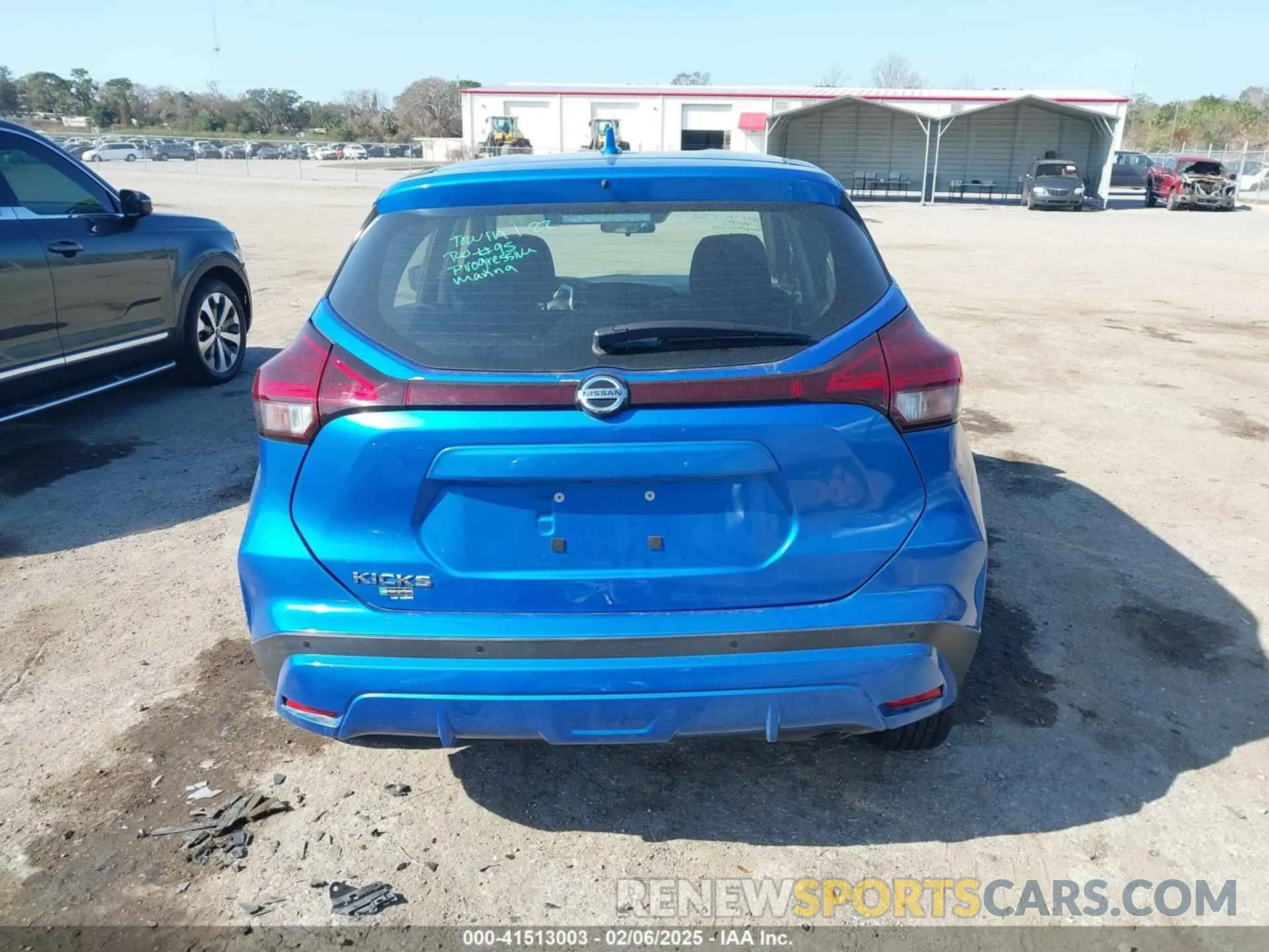 17 Photograph of a damaged car 3N1CP5BV0ML522783 NISSAN KICKS 2021