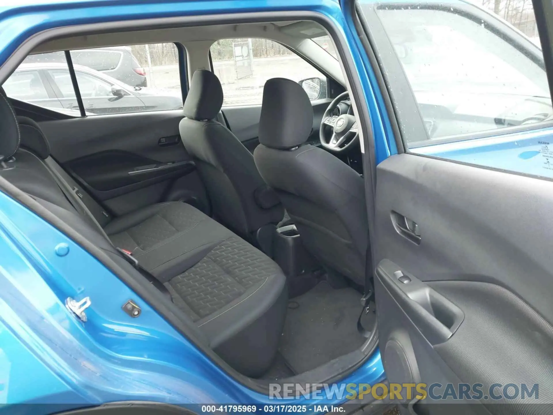 8 Photograph of a damaged car 3N1CP5BV0ML523576 NISSAN KICKS 2021