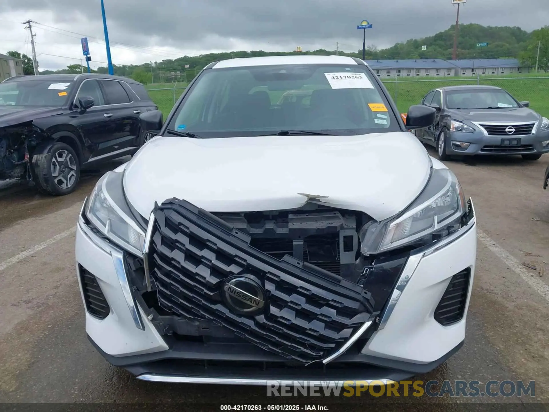12 Photograph of a damaged car 3N1CP5BV0ML524517 NISSAN KICKS 2021