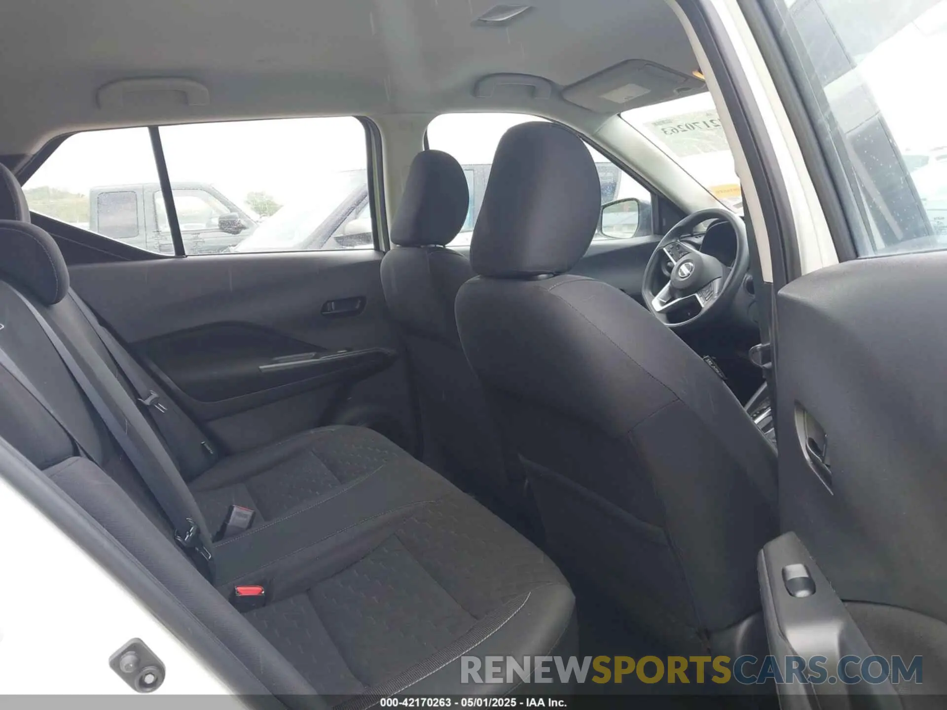 8 Photograph of a damaged car 3N1CP5BV0ML524517 NISSAN KICKS 2021