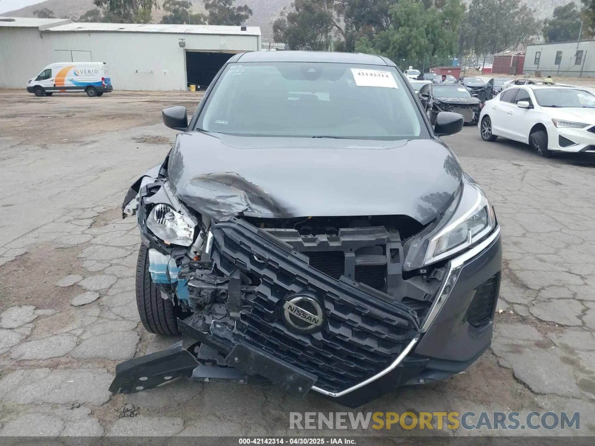 12 Photograph of a damaged car 3N1CP5BV1ML466062 NISSAN KICKS 2021