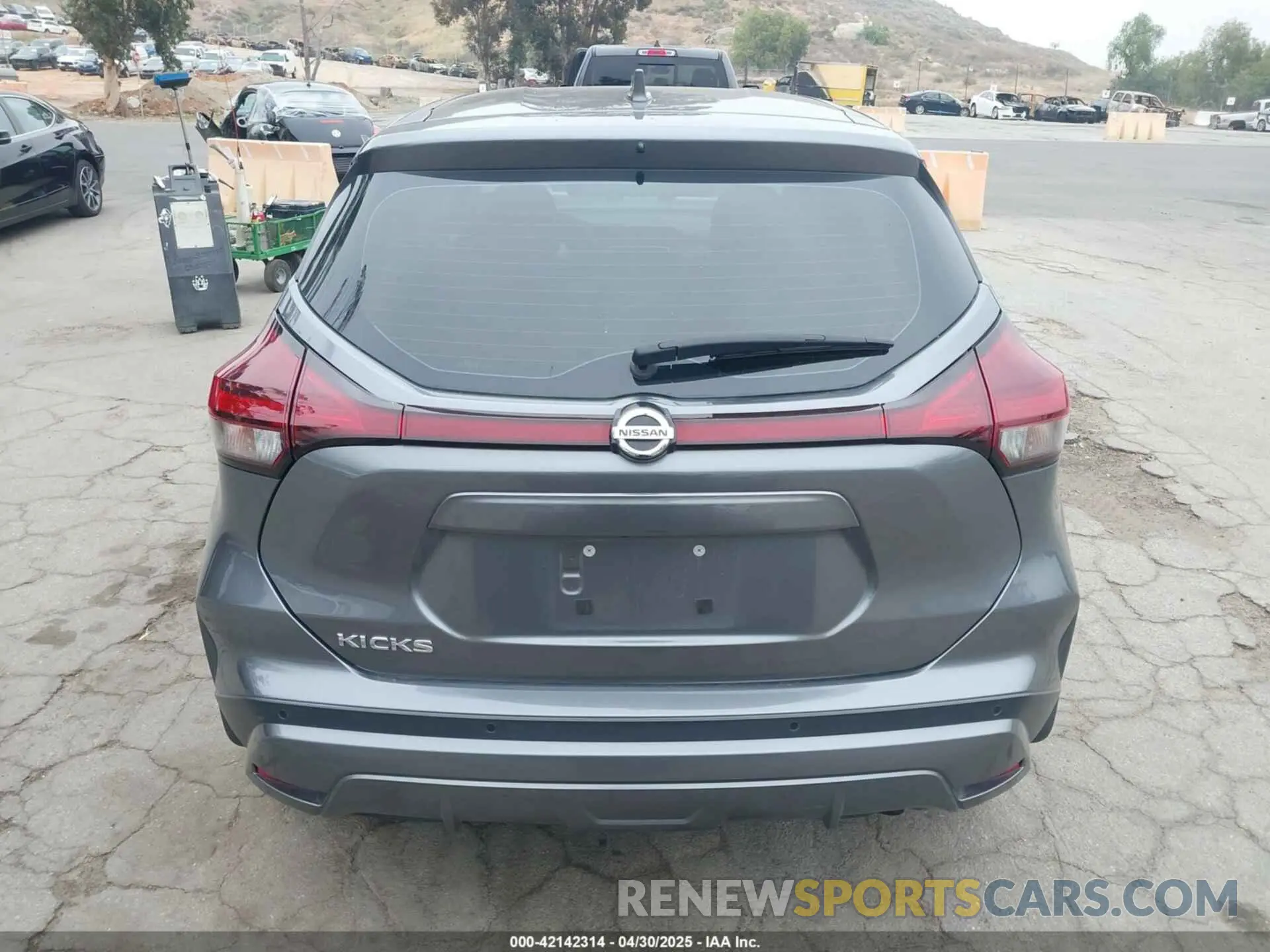 16 Photograph of a damaged car 3N1CP5BV1ML466062 NISSAN KICKS 2021