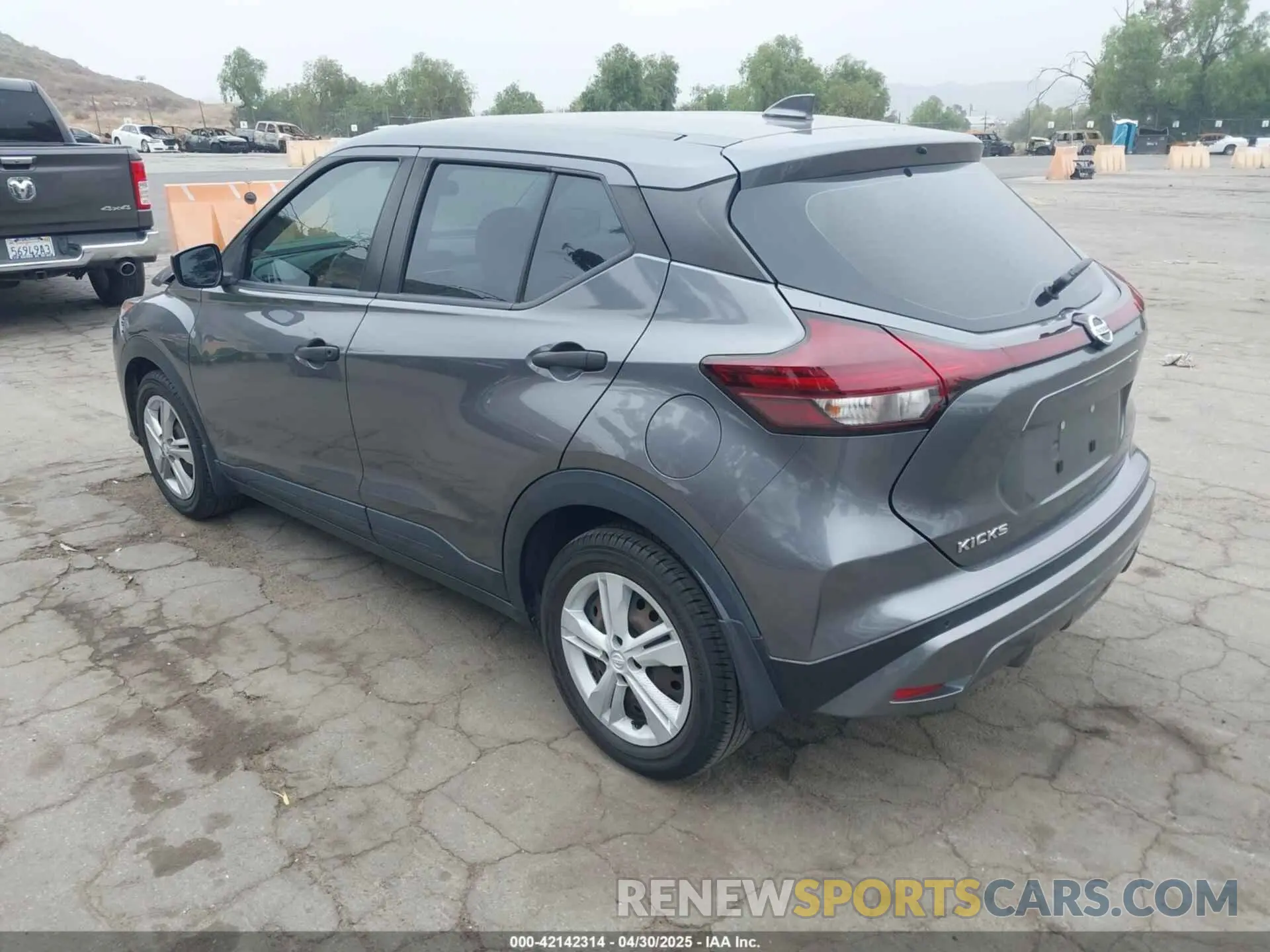3 Photograph of a damaged car 3N1CP5BV1ML466062 NISSAN KICKS 2021