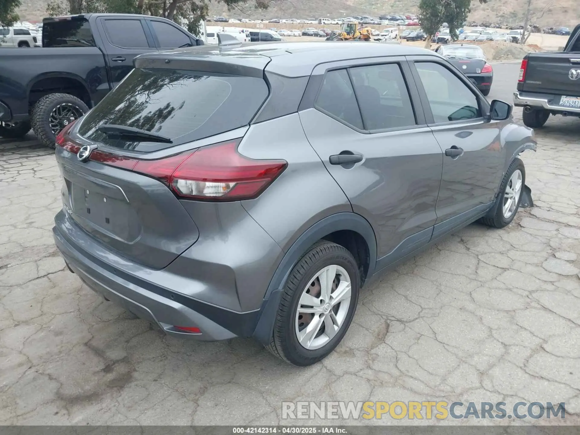 4 Photograph of a damaged car 3N1CP5BV1ML466062 NISSAN KICKS 2021