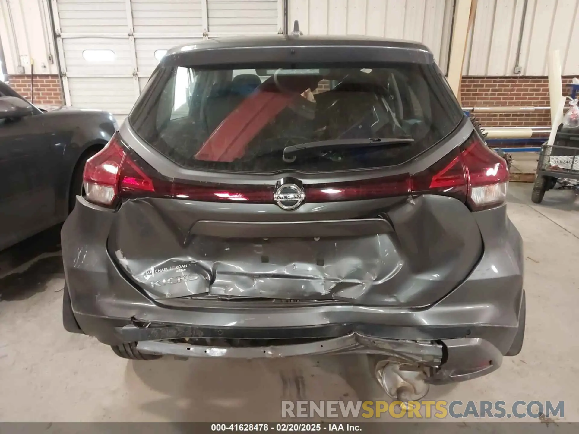 17 Photograph of a damaged car 3N1CP5BV1ML466739 NISSAN KICKS 2021