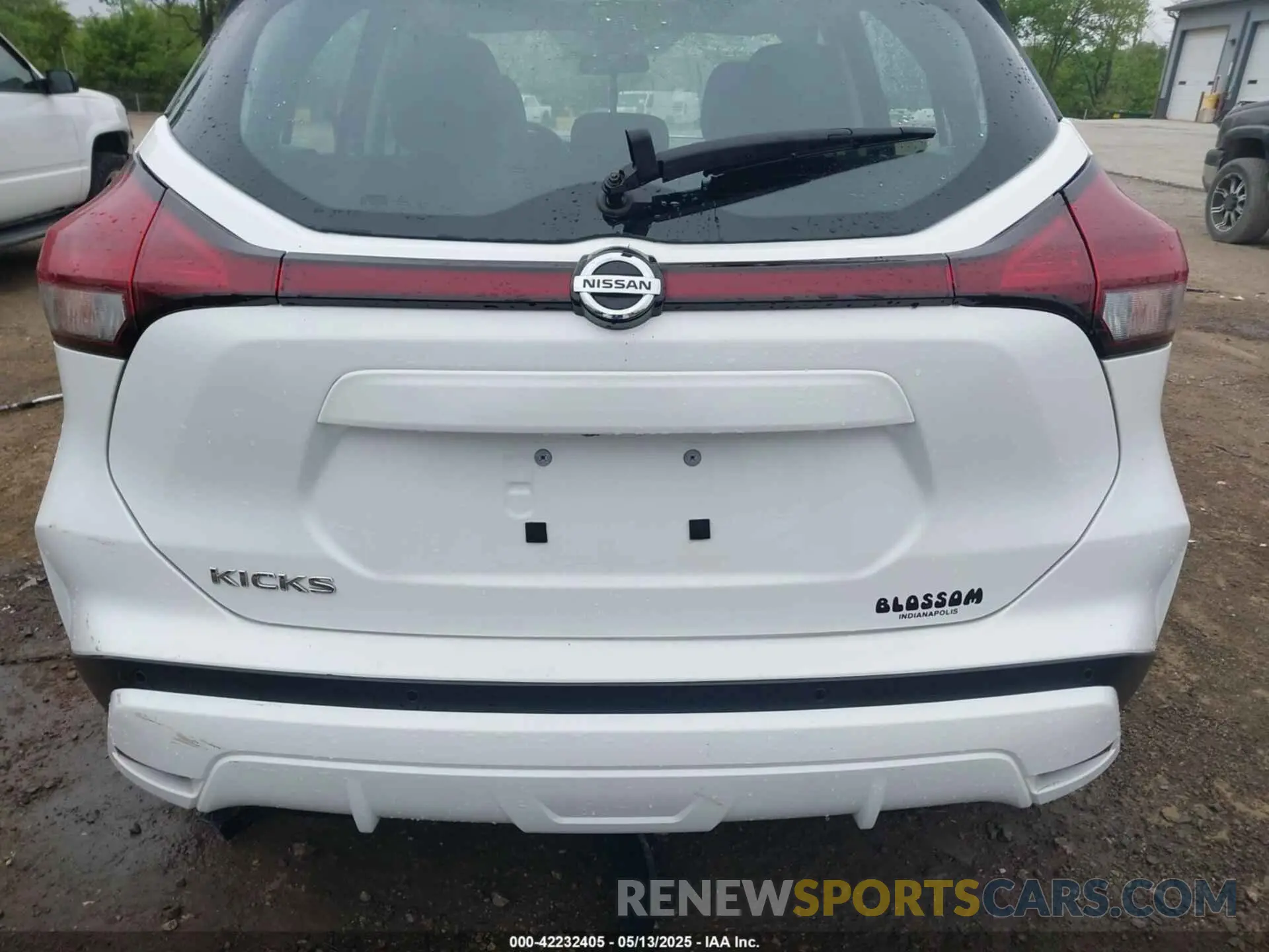16 Photograph of a damaged car 3N1CP5BV1ML471567 NISSAN KICKS 2021