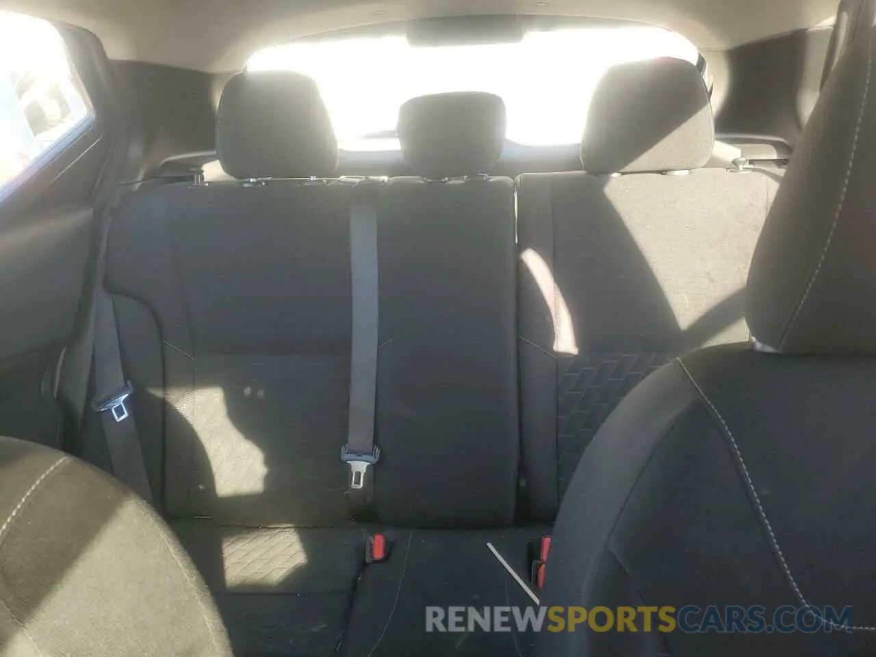10 Photograph of a damaged car 3N1CP5BV2ML469181 NISSAN KICKS 2021