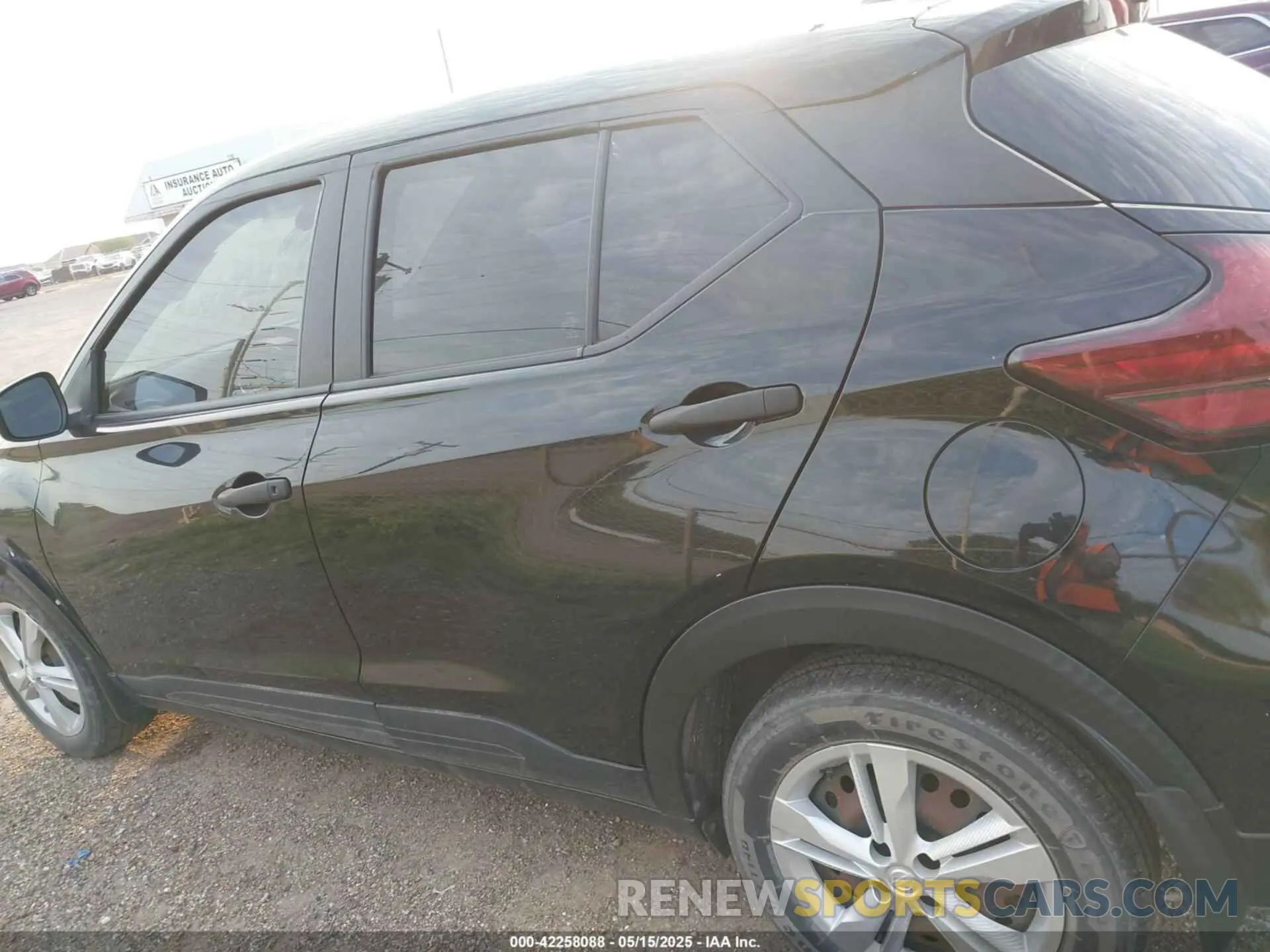 15 Photograph of a damaged car 3N1CP5BV2ML476289 NISSAN KICKS 2021