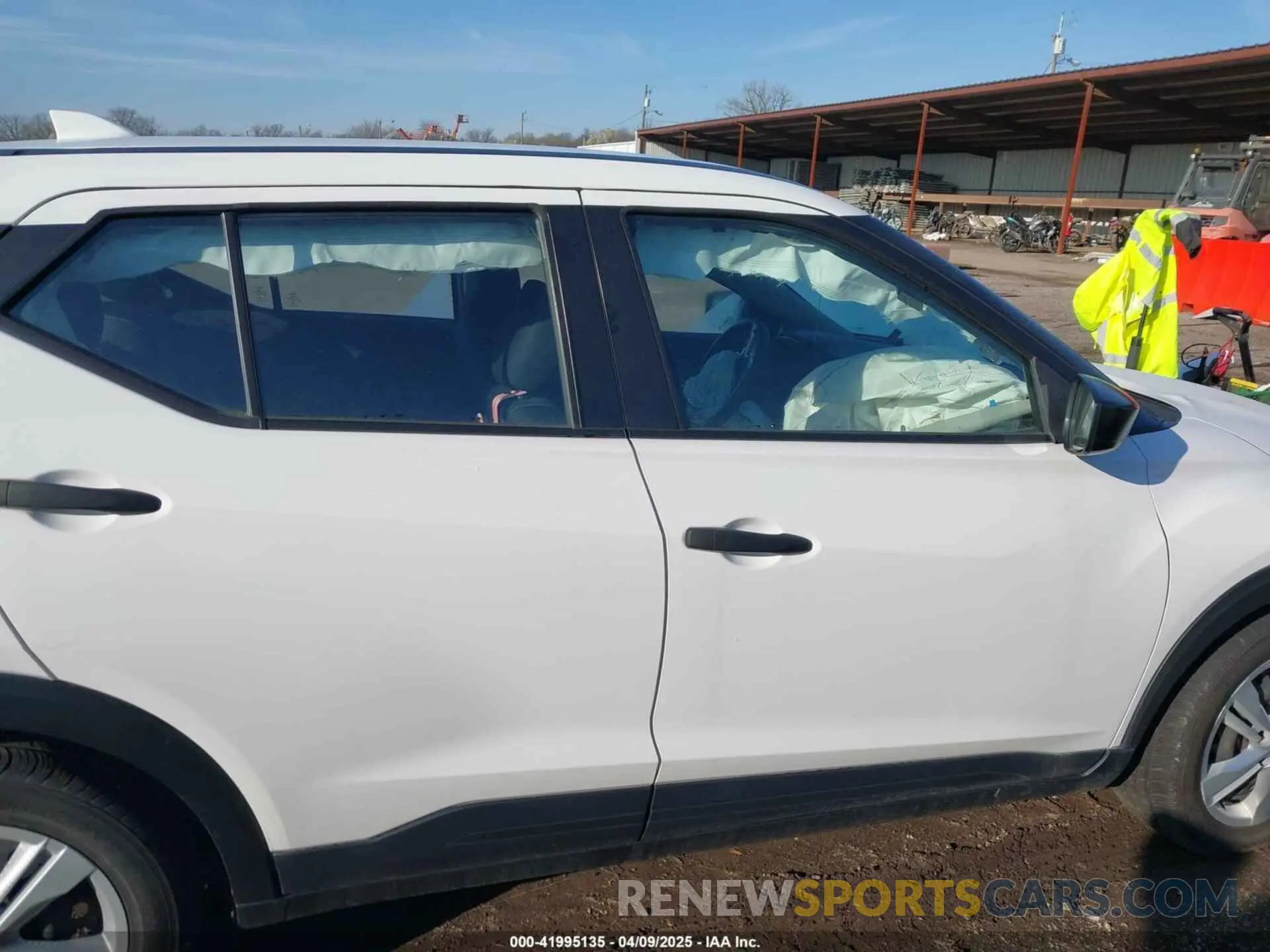 13 Photograph of a damaged car 3N1CP5BV2ML483629 NISSAN KICKS 2021