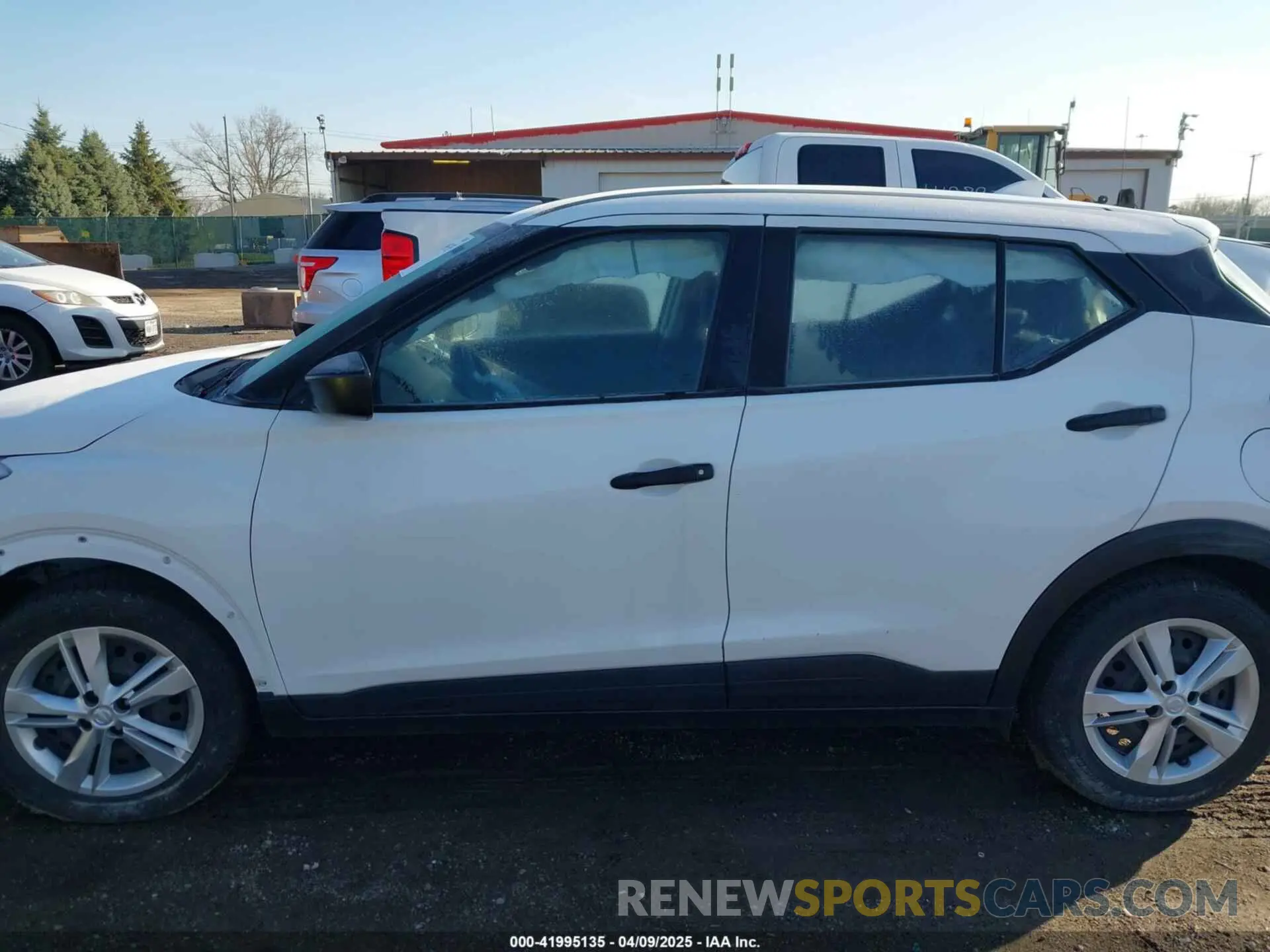 14 Photograph of a damaged car 3N1CP5BV2ML483629 NISSAN KICKS 2021