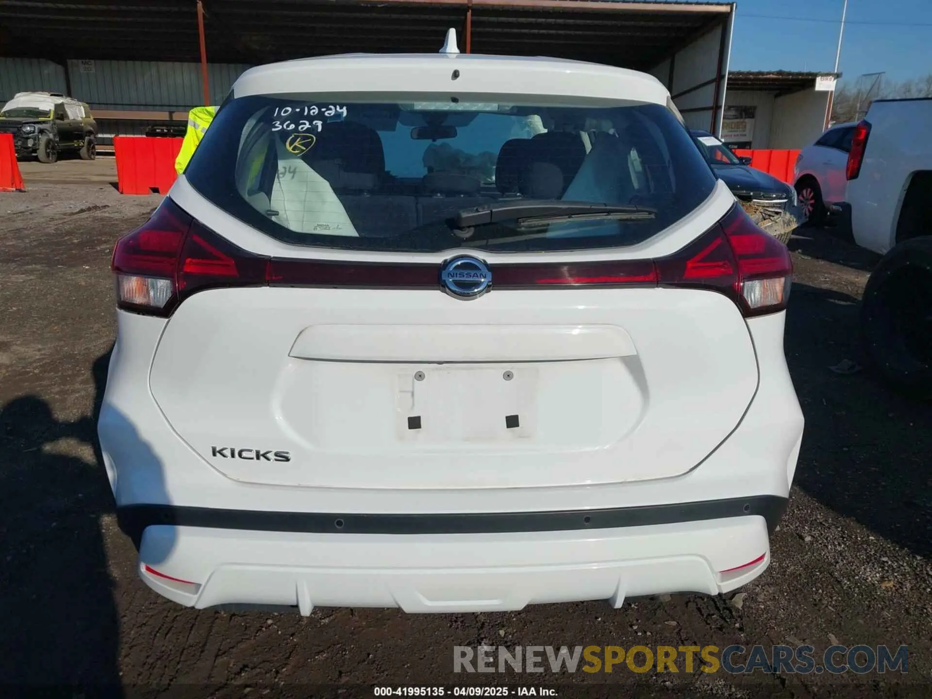 16 Photograph of a damaged car 3N1CP5BV2ML483629 NISSAN KICKS 2021