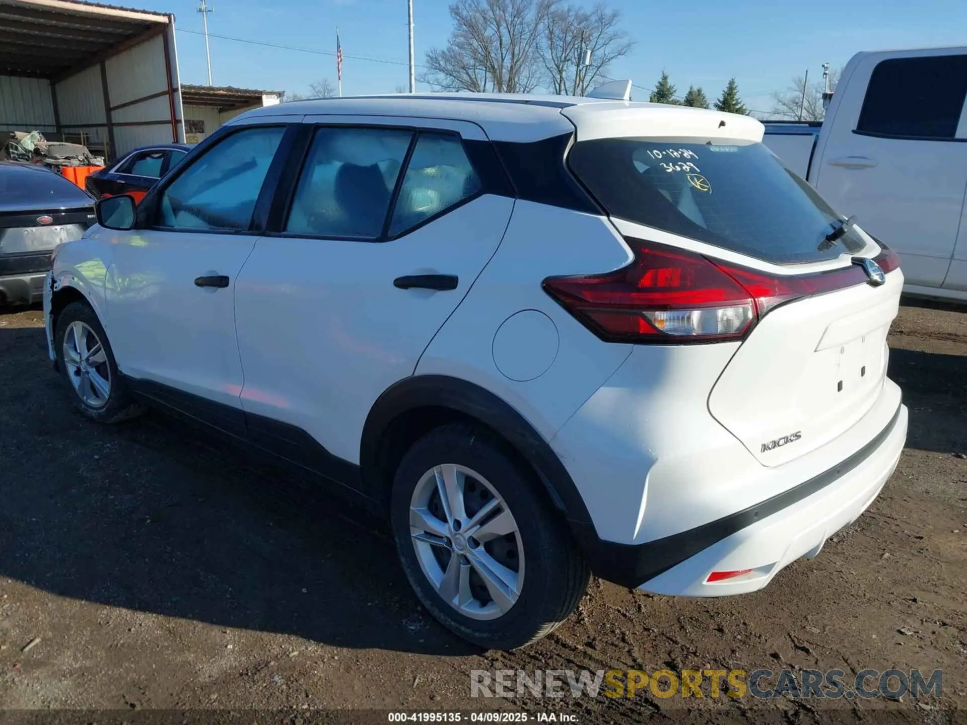 3 Photograph of a damaged car 3N1CP5BV2ML483629 NISSAN KICKS 2021