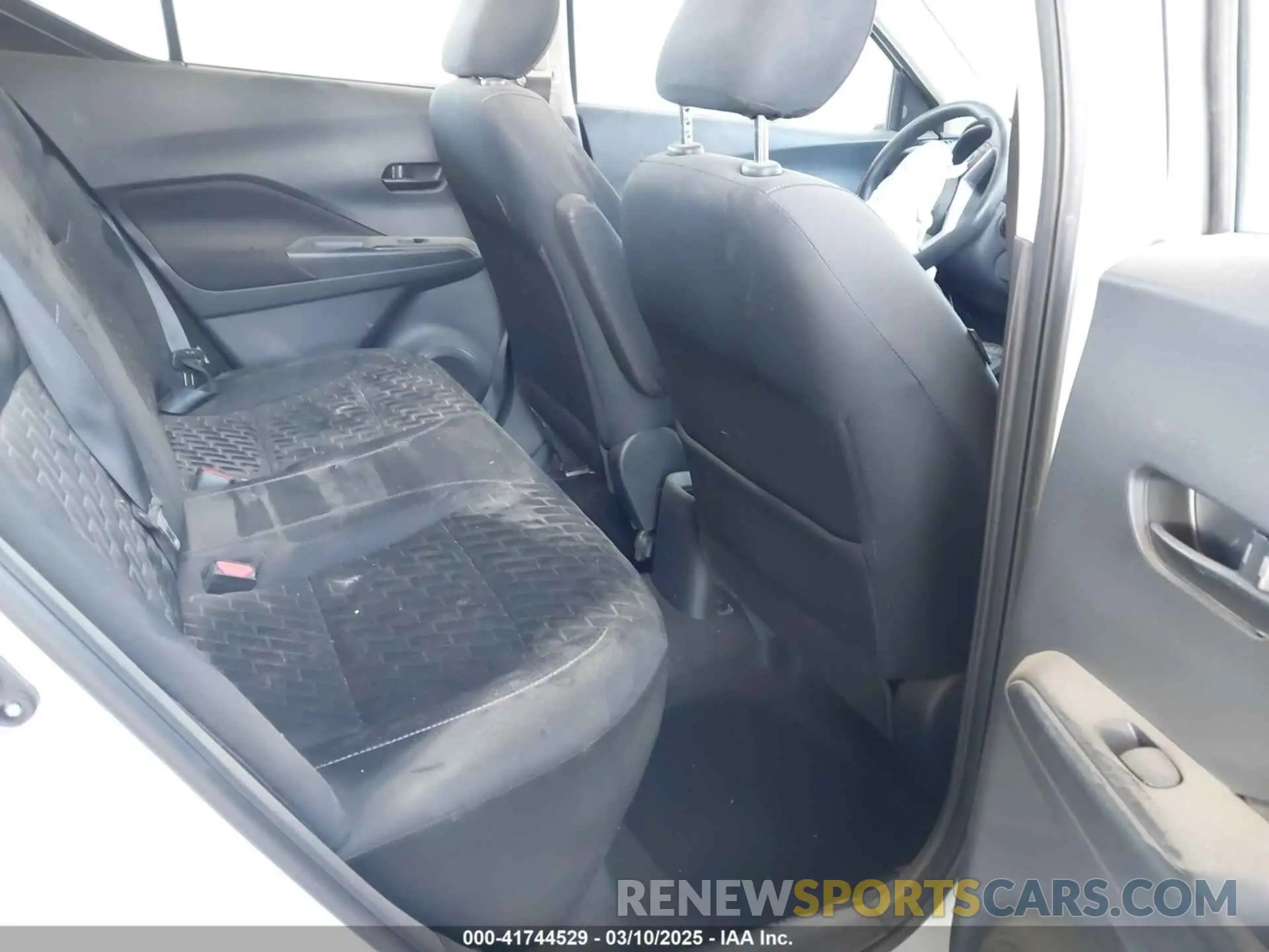 8 Photograph of a damaged car 3N1CP5BV2ML504365 NISSAN KICKS 2021