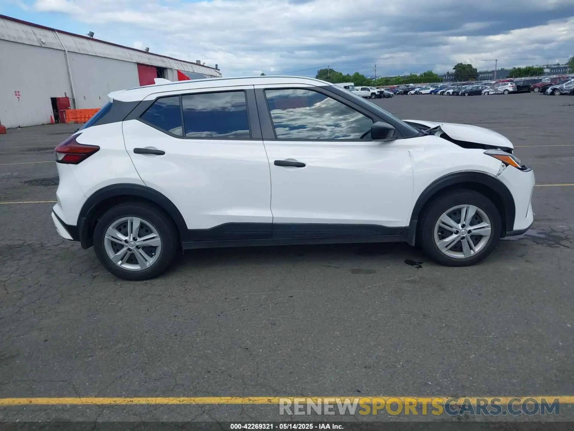 13 Photograph of a damaged car 3N1CP5BV2ML508884 NISSAN KICKS 2021
