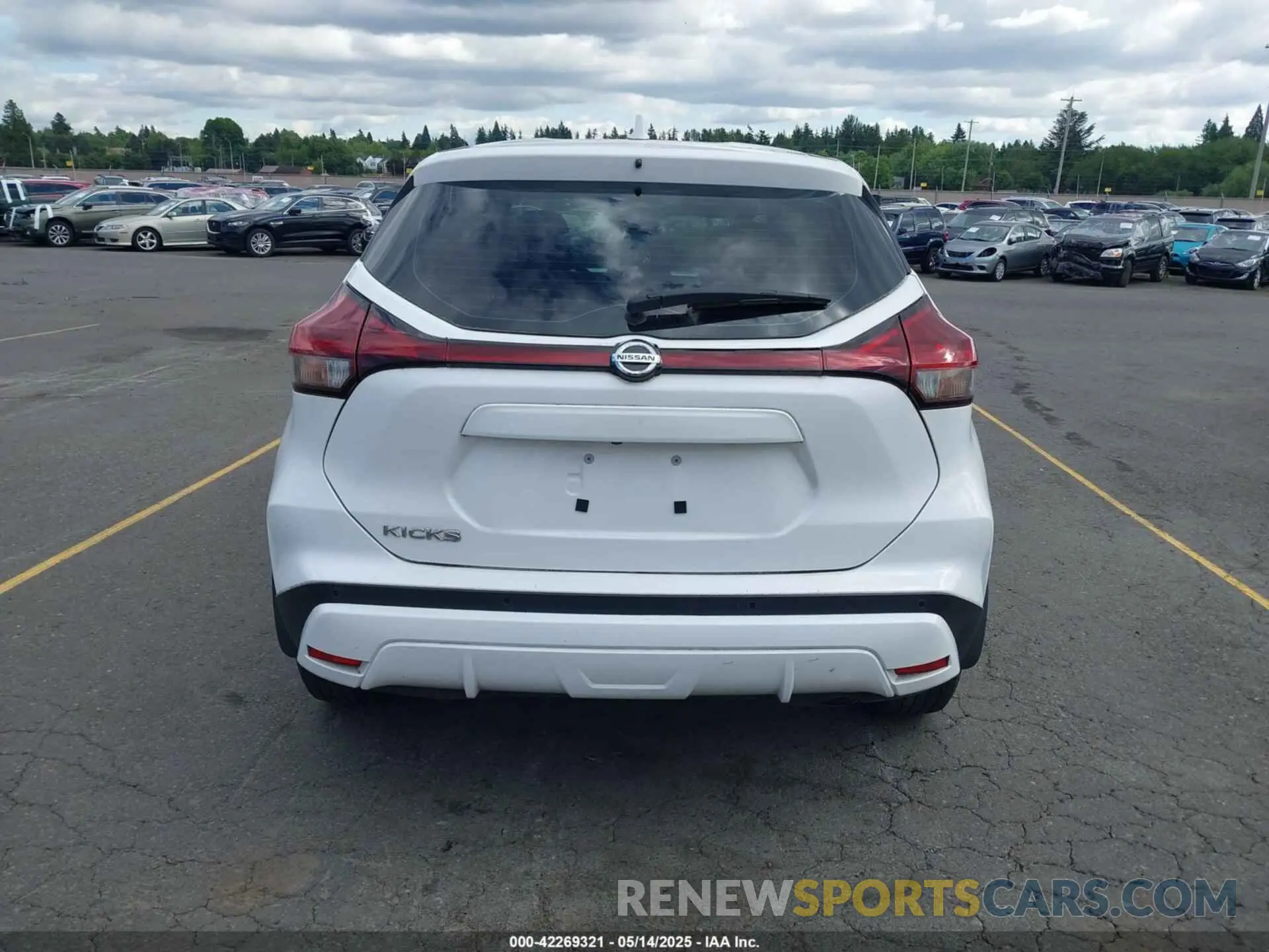 16 Photograph of a damaged car 3N1CP5BV2ML508884 NISSAN KICKS 2021