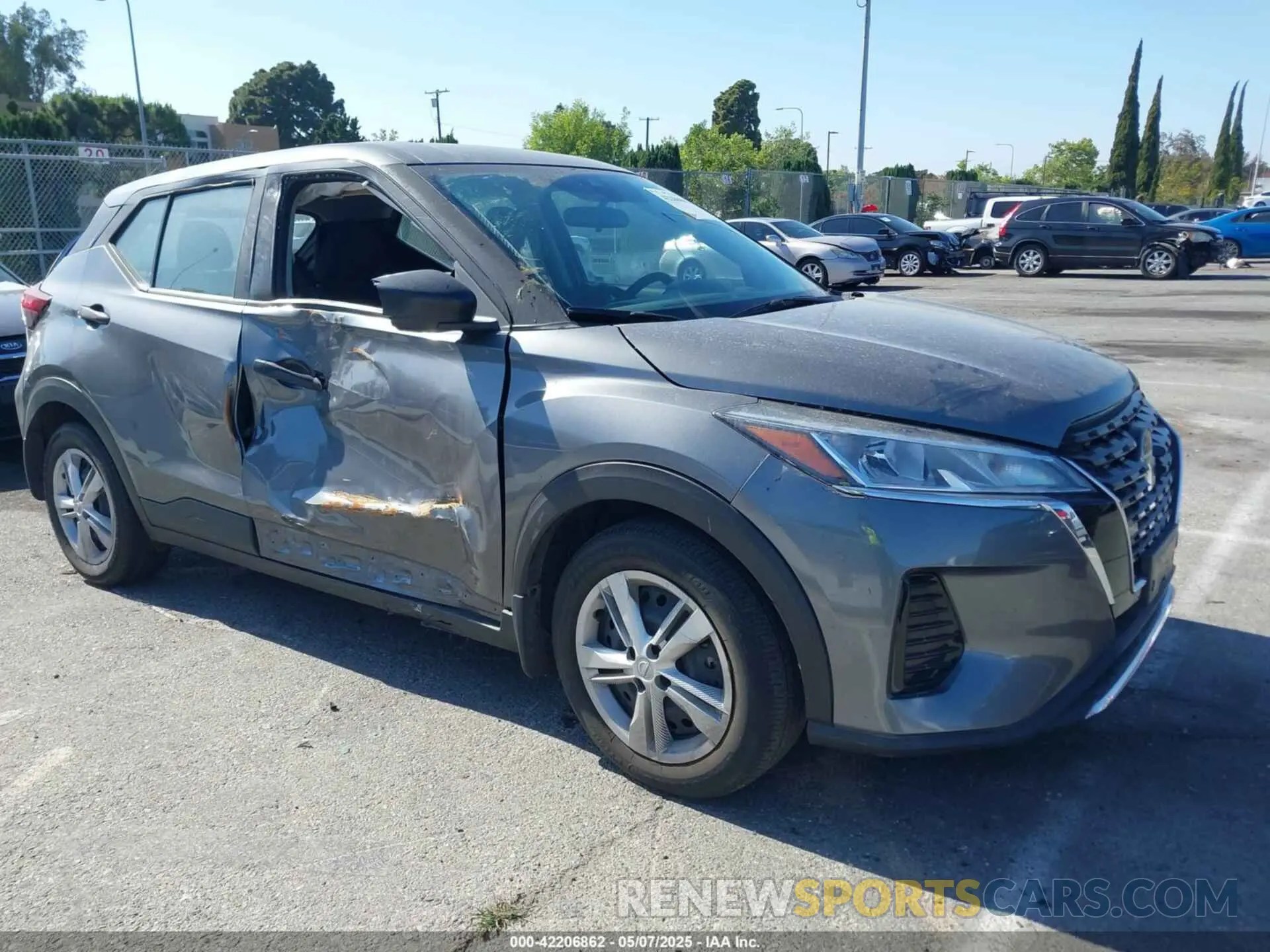 1 Photograph of a damaged car 3N1CP5BV2ML528505 NISSAN KICKS 2021