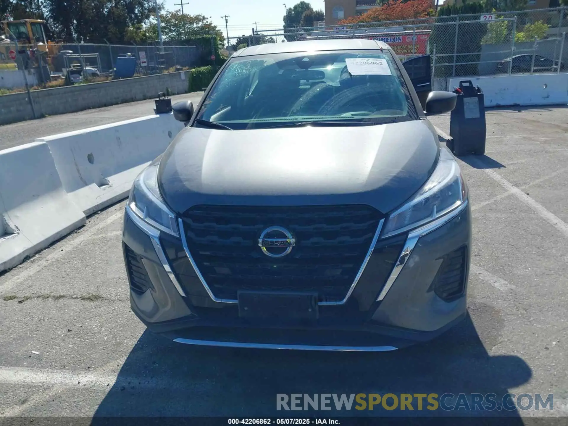 12 Photograph of a damaged car 3N1CP5BV2ML528505 NISSAN KICKS 2021