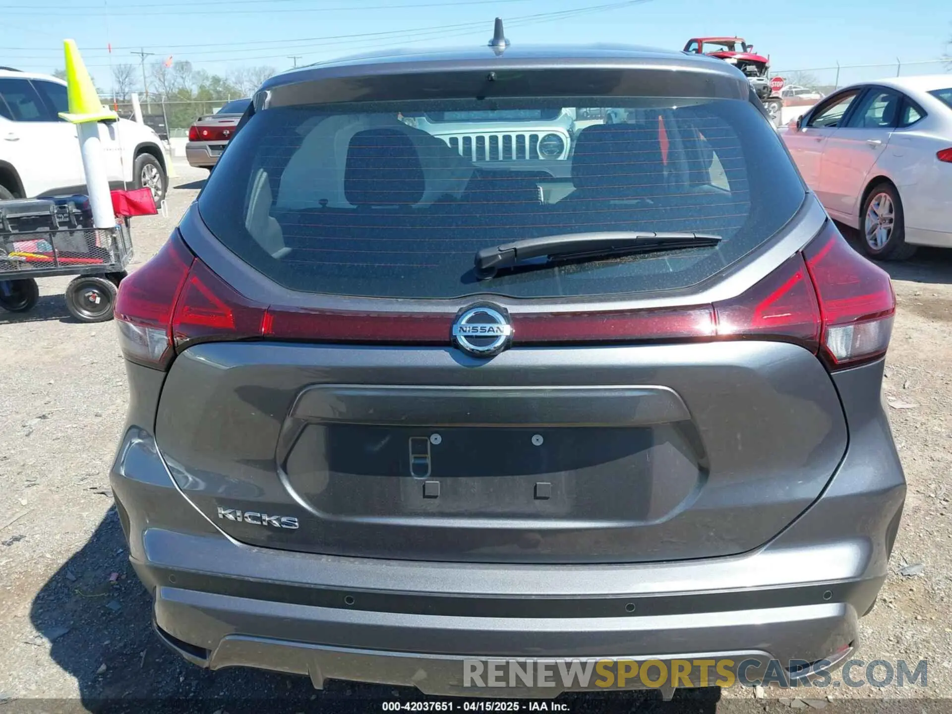 16 Photograph of a damaged car 3N1CP5BV3ML504763 NISSAN KICKS 2021