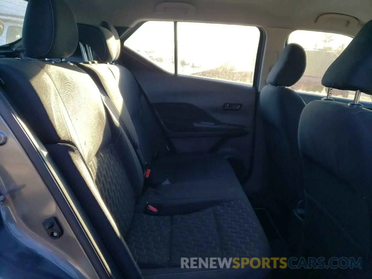 11 Photograph of a damaged car 3N1CP5BV3ML524088 NISSAN KICKS 2021