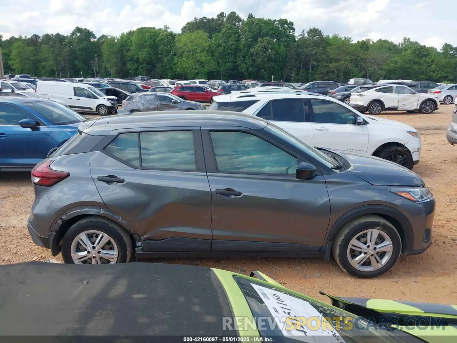 13 Photograph of a damaged car 3N1CP5BV3ML537164 NISSAN KICKS 2021