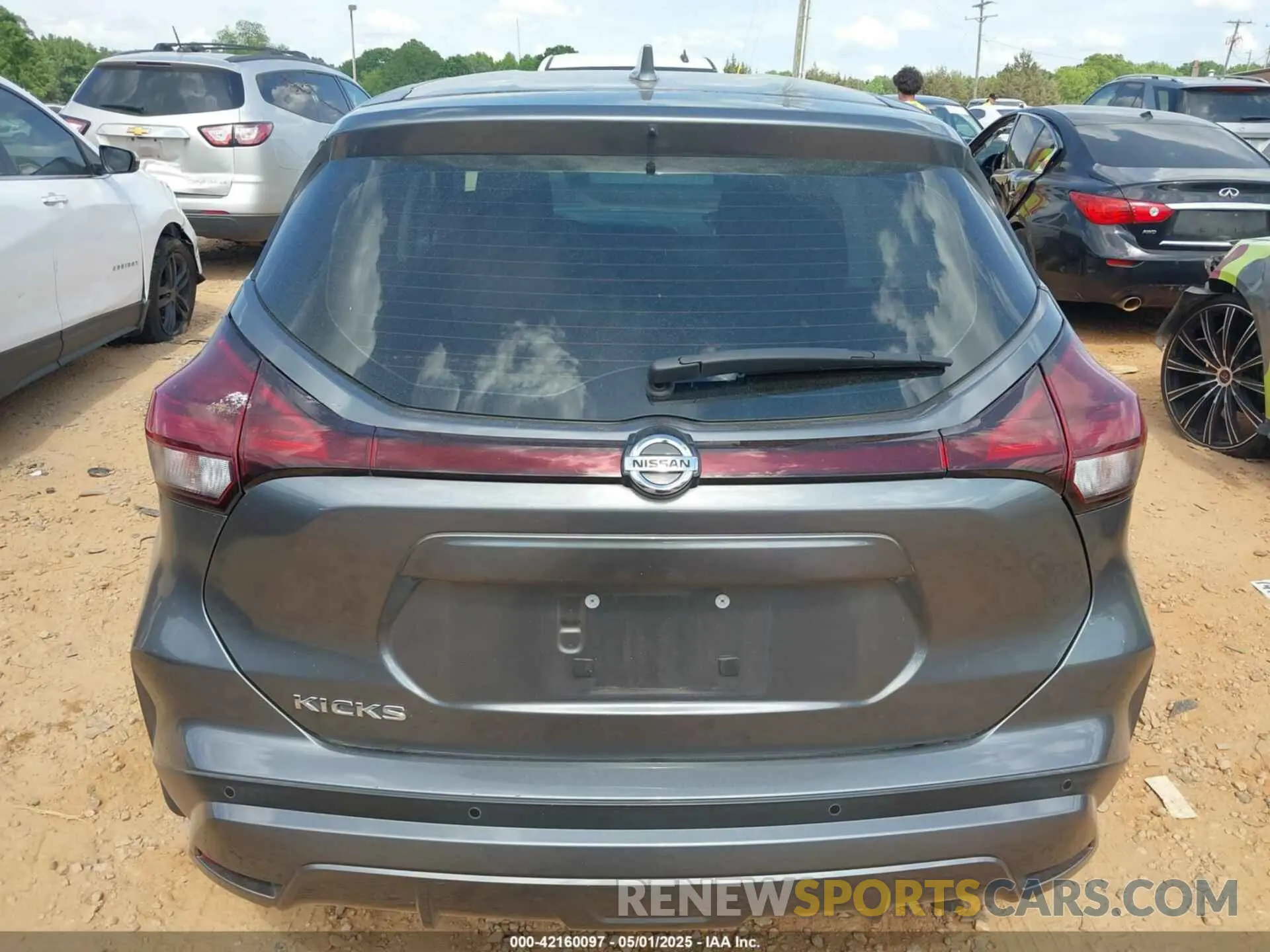 16 Photograph of a damaged car 3N1CP5BV3ML537164 NISSAN KICKS 2021