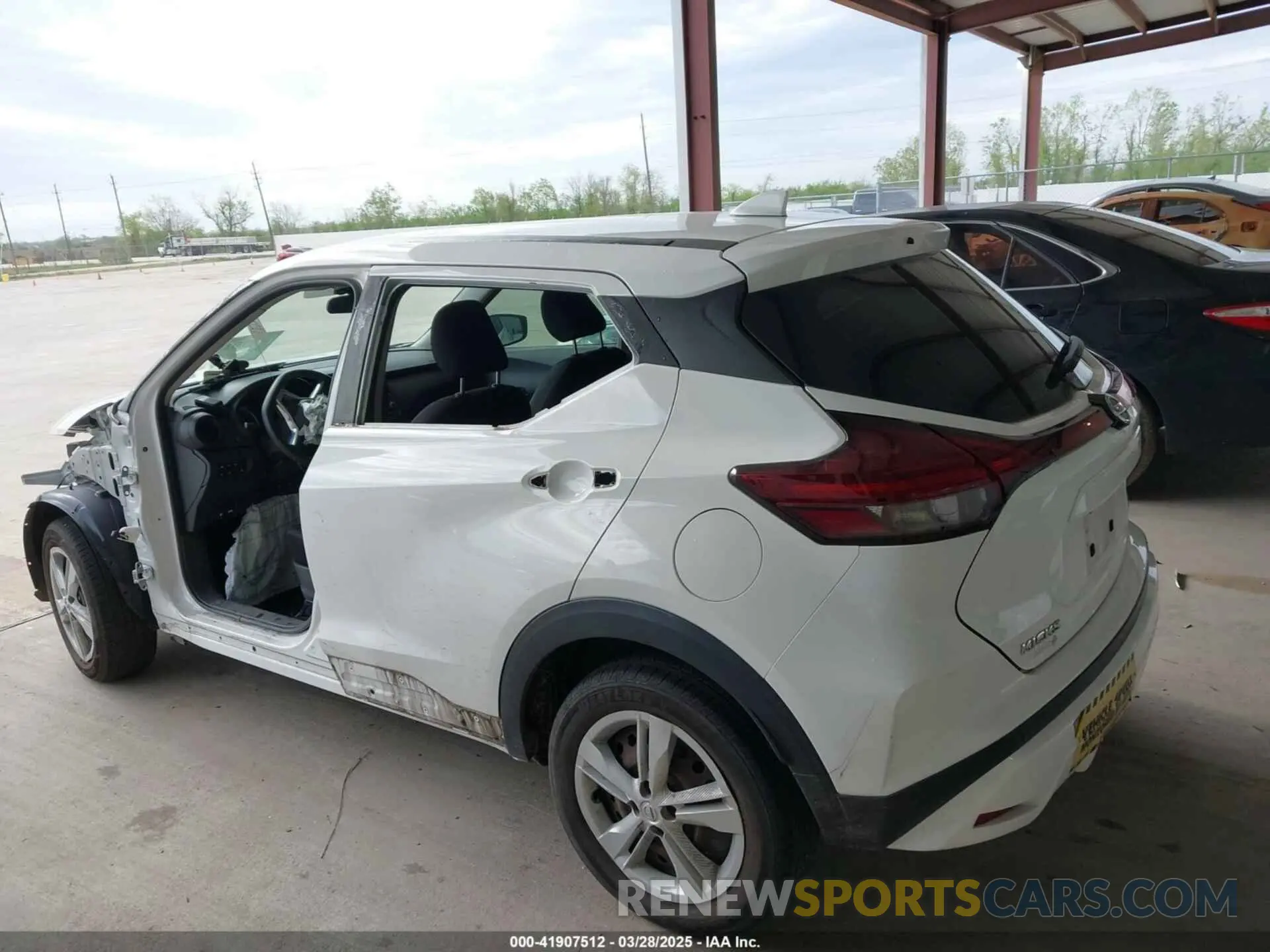 13 Photograph of a damaged car 3N1CP5BV4ML510992 NISSAN KICKS 2021