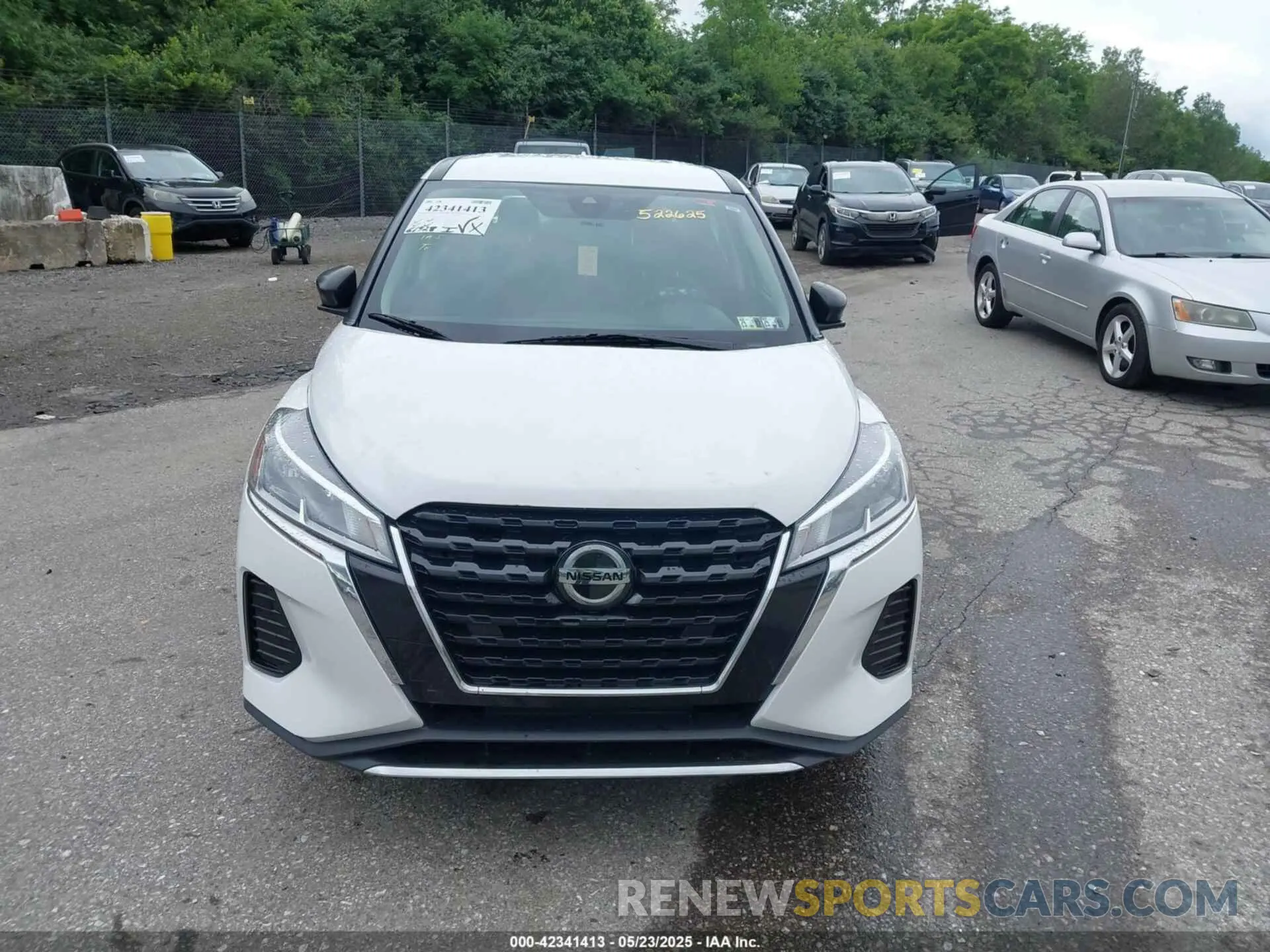 12 Photograph of a damaged car 3N1CP5BV4ML522625 NISSAN KICKS 2021