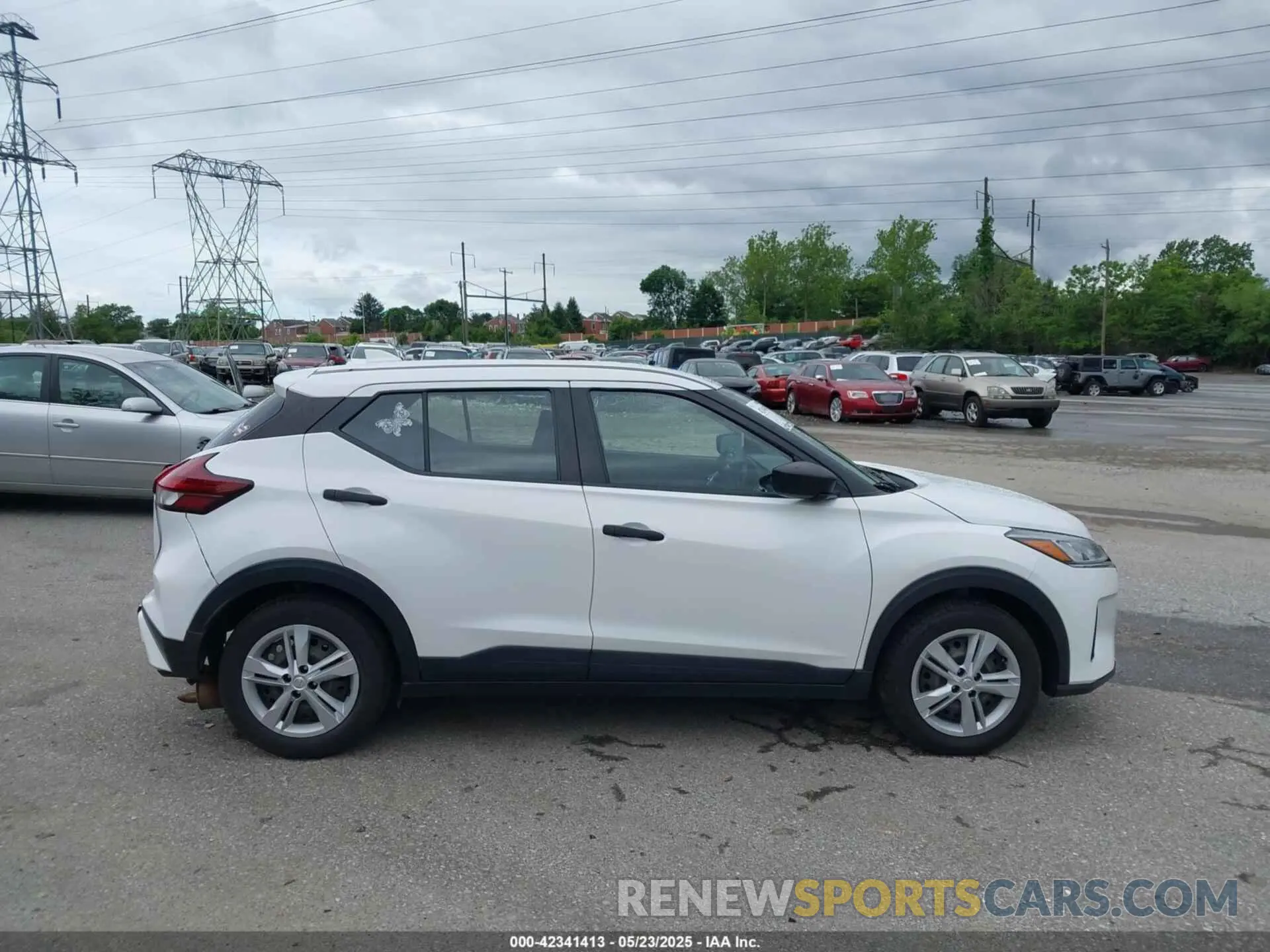 13 Photograph of a damaged car 3N1CP5BV4ML522625 NISSAN KICKS 2021