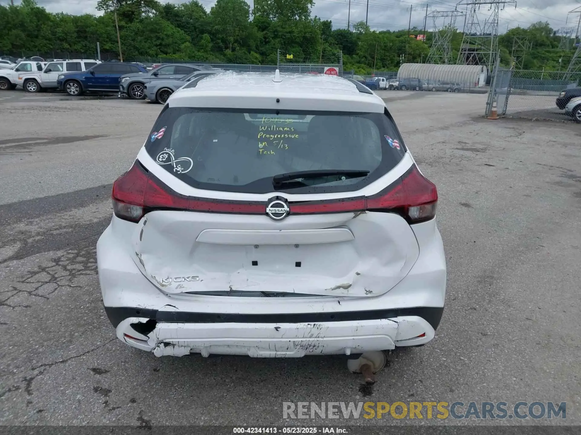 16 Photograph of a damaged car 3N1CP5BV4ML522625 NISSAN KICKS 2021