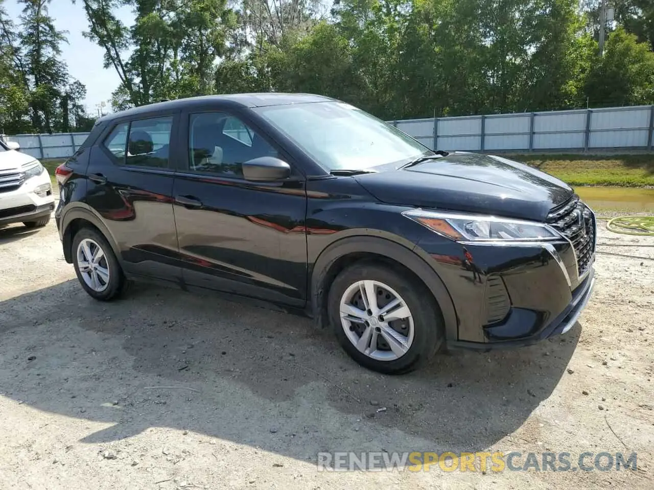 4 Photograph of a damaged car 3N1CP5BV4ML550084 NISSAN KICKS 2021