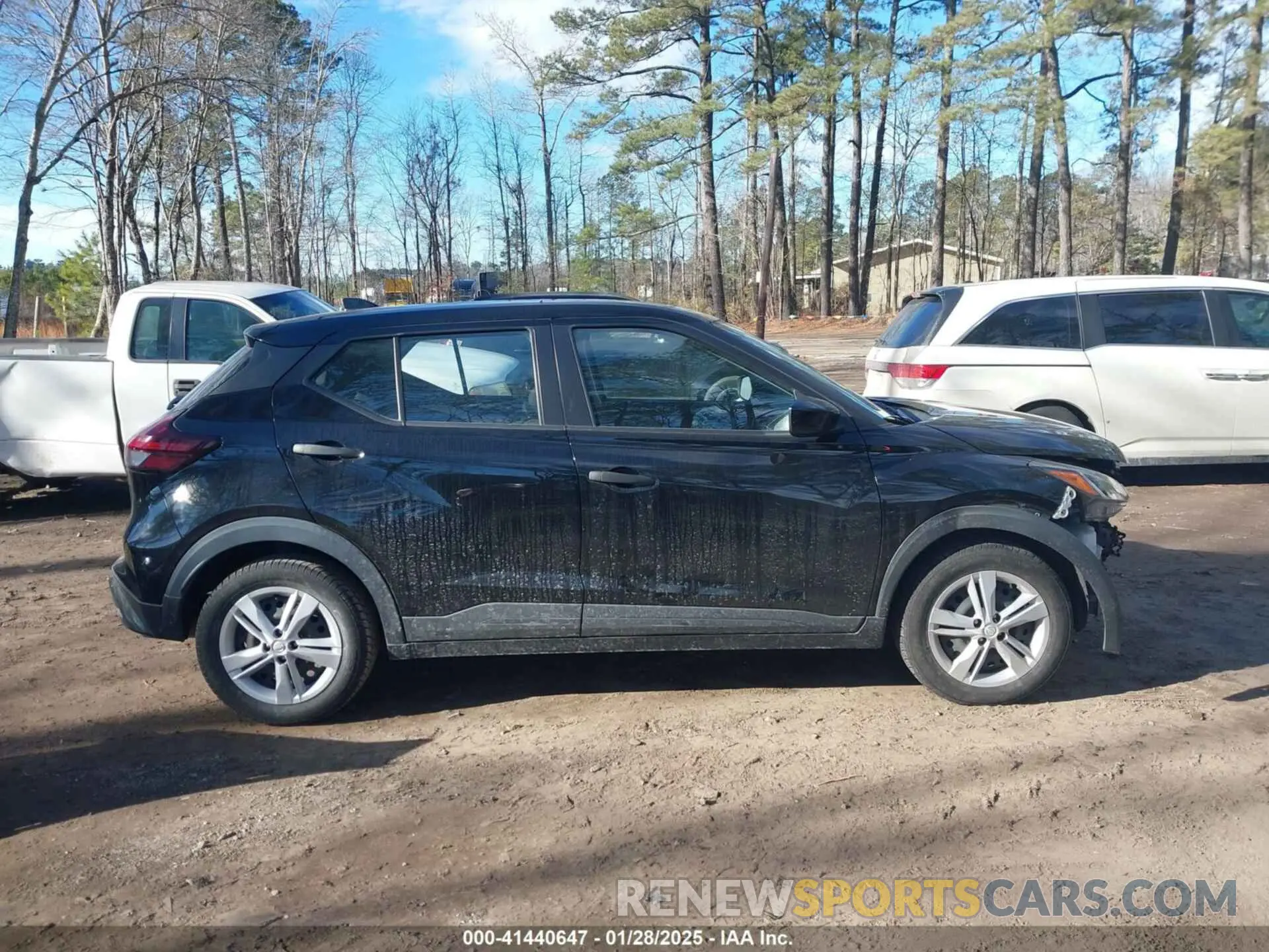 14 Photograph of a damaged car 3N1CP5BV5ML502089 NISSAN KICKS 2021