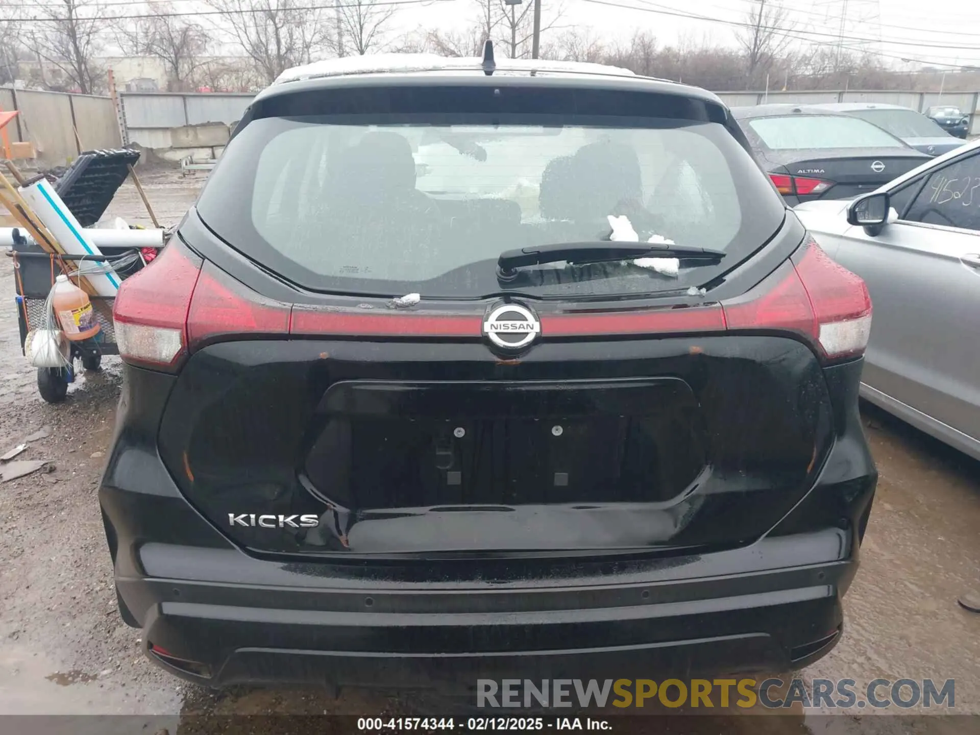 15 Photograph of a damaged car 3N1CP5BV5ML538302 NISSAN KICKS 2021