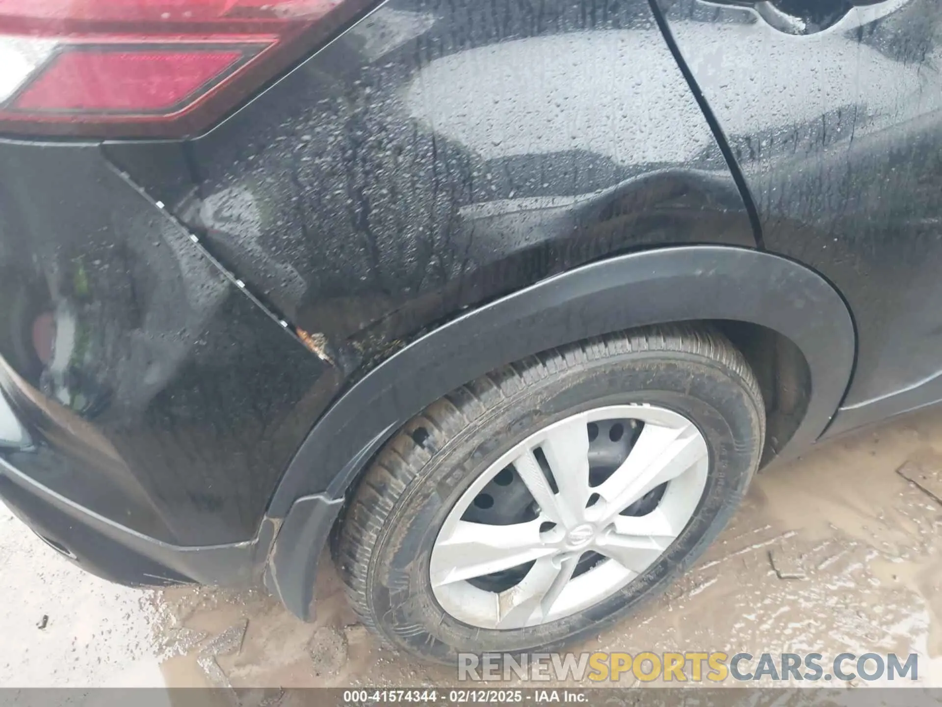 17 Photograph of a damaged car 3N1CP5BV5ML538302 NISSAN KICKS 2021