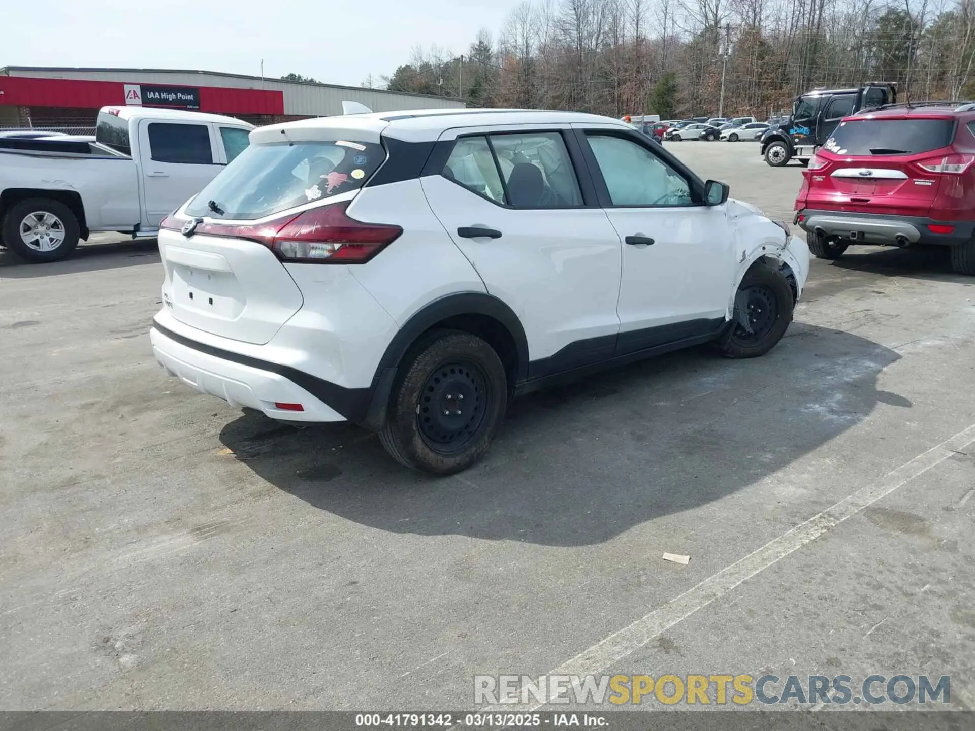 4 Photograph of a damaged car 3N1CP5BV5ML566388 NISSAN KICKS 2021