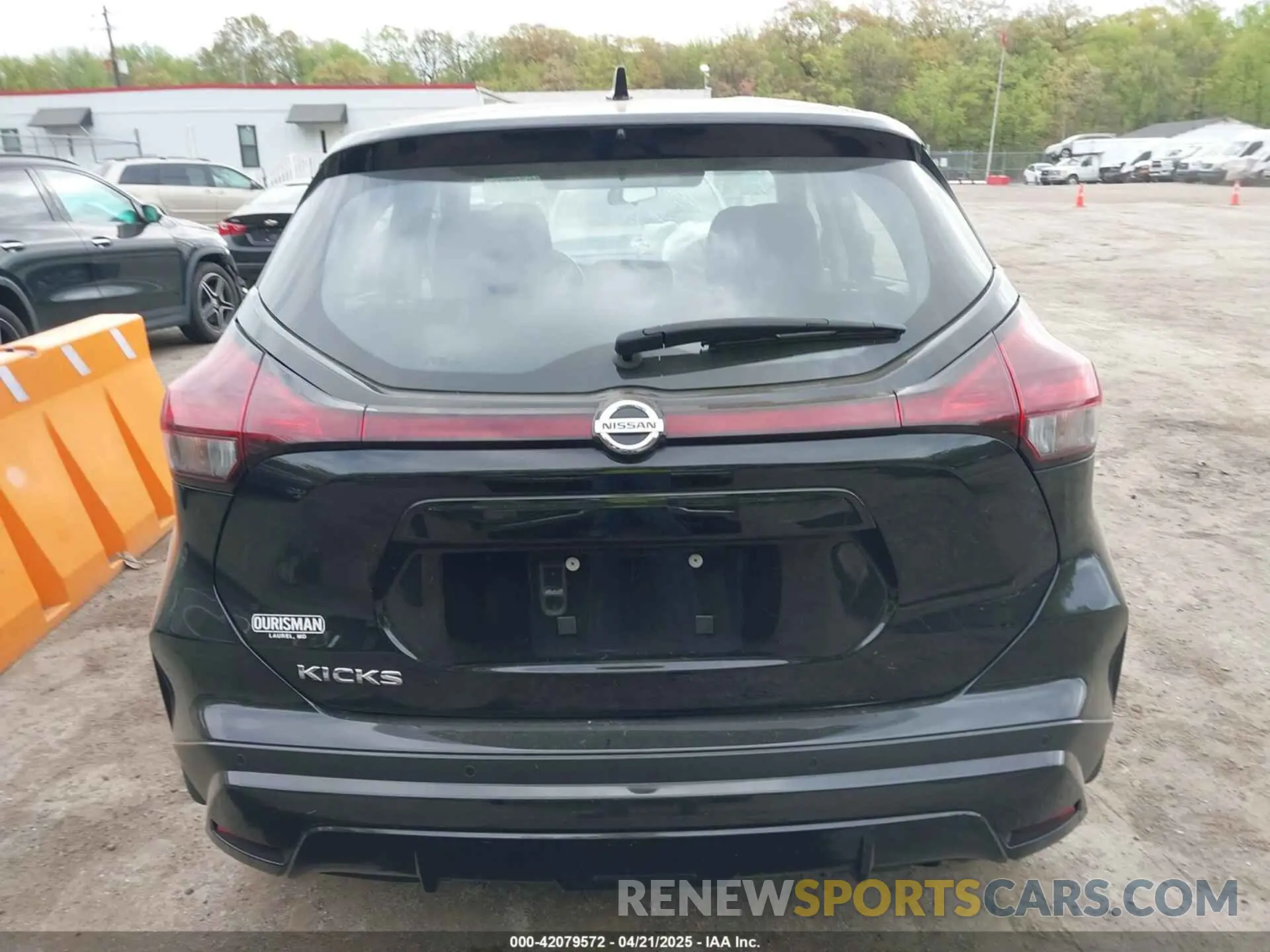 16 Photograph of a damaged car 3N1CP5BV6ML541547 NISSAN KICKS 2021
