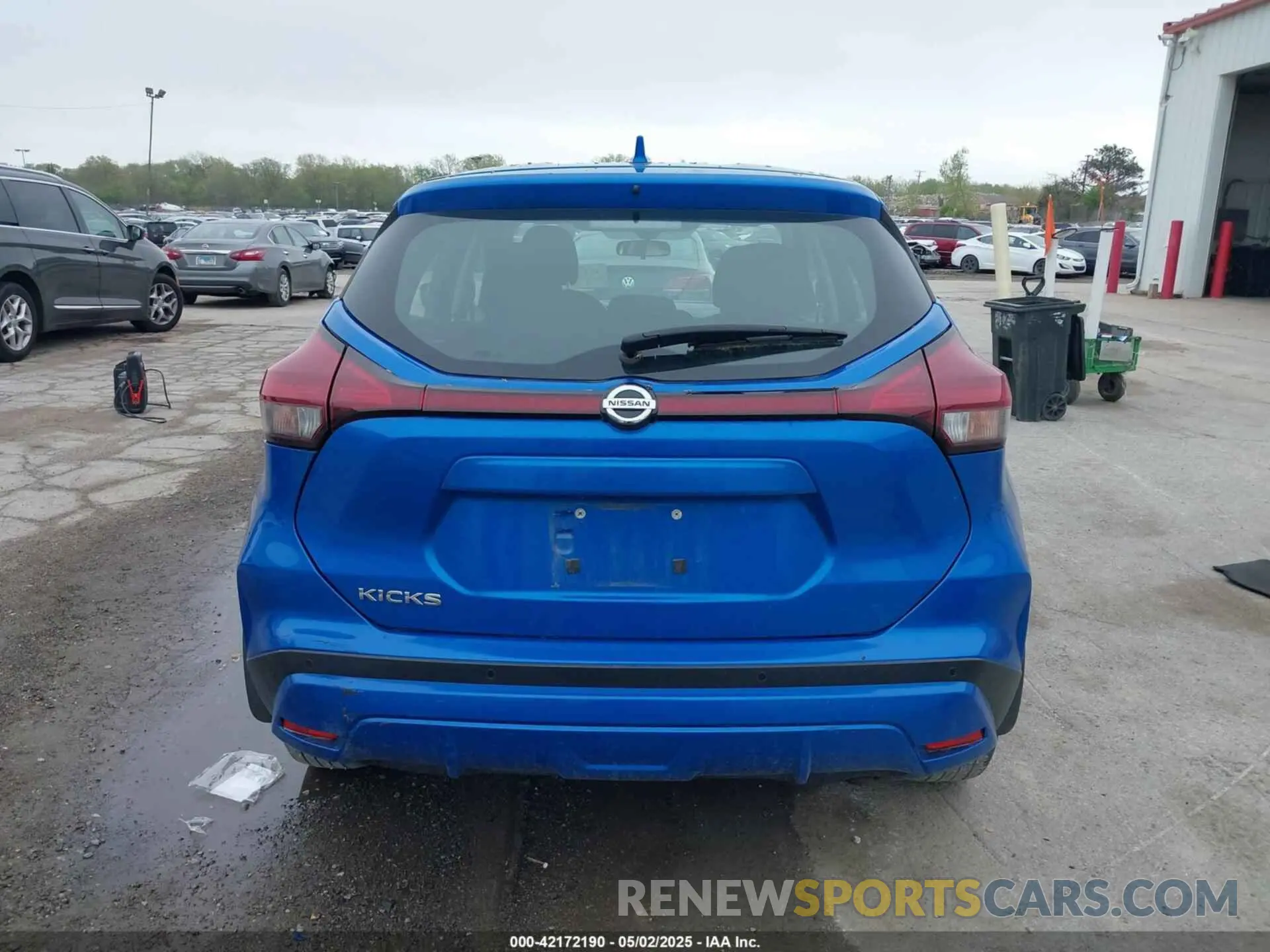17 Photograph of a damaged car 3N1CP5BV7ML485764 NISSAN KICKS 2021