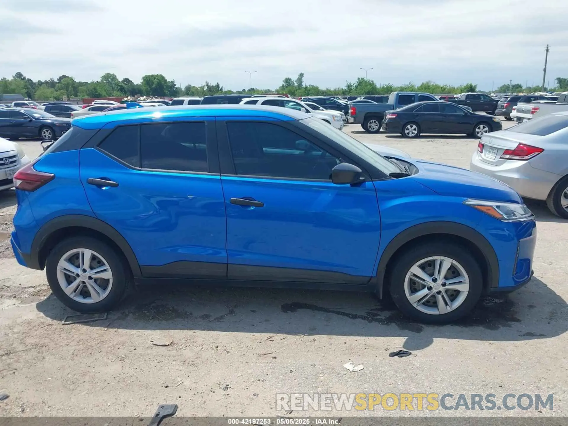 12 Photograph of a damaged car 3N1CP5BV7ML545350 NISSAN KICKS 2021