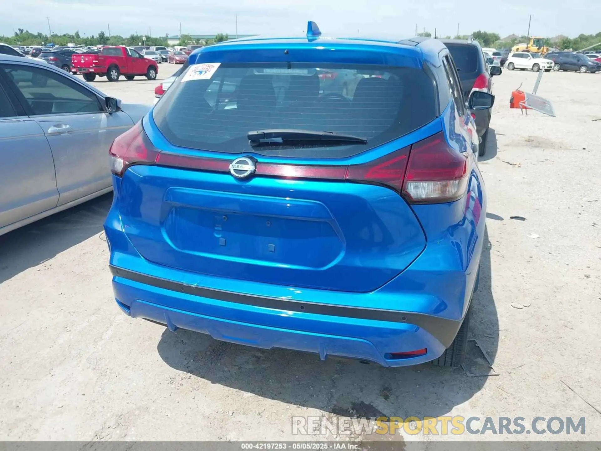 15 Photograph of a damaged car 3N1CP5BV7ML545350 NISSAN KICKS 2021