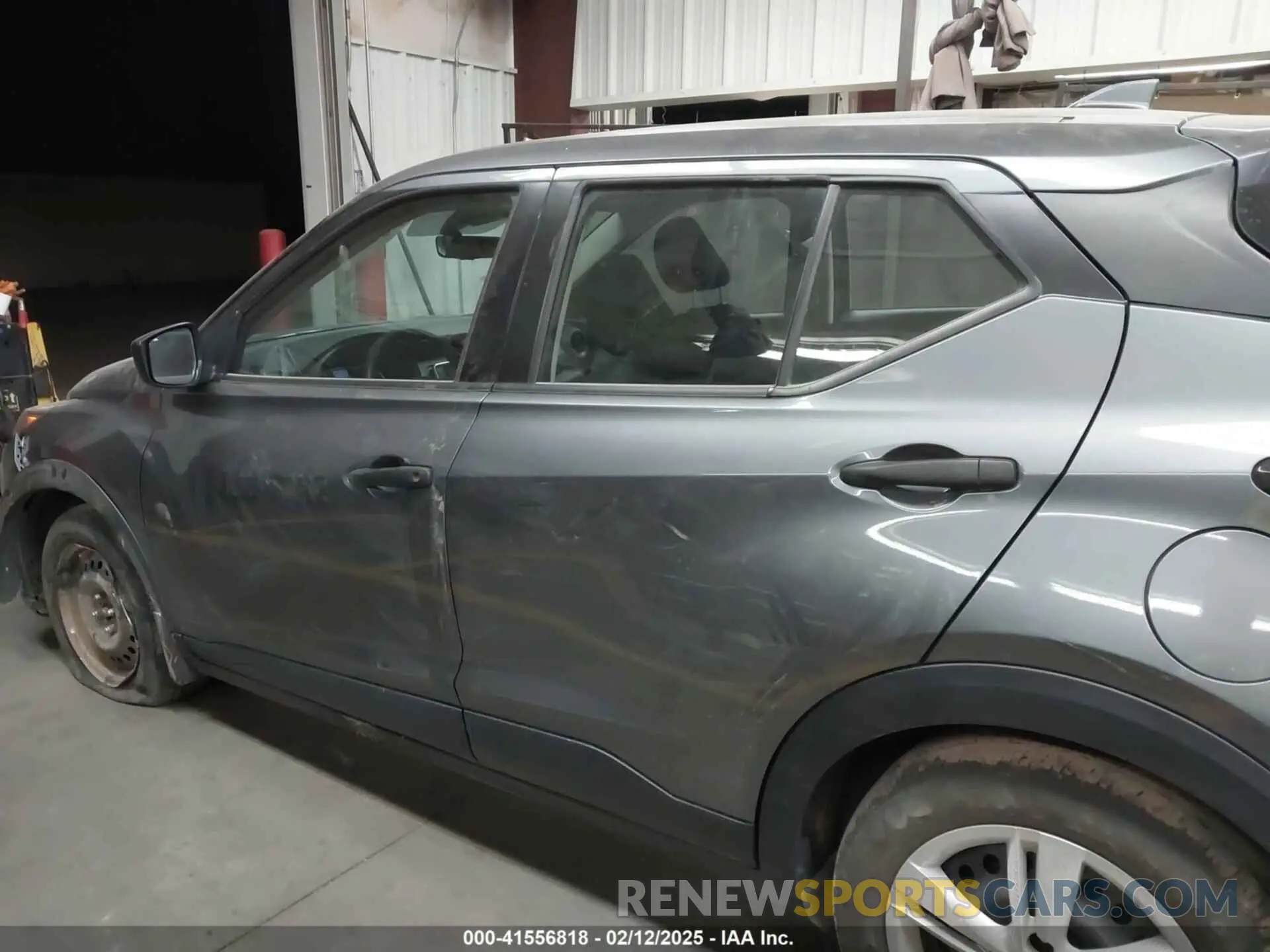 17 Photograph of a damaged car 3N1CP5BV7ML559362 NISSAN KICKS 2021