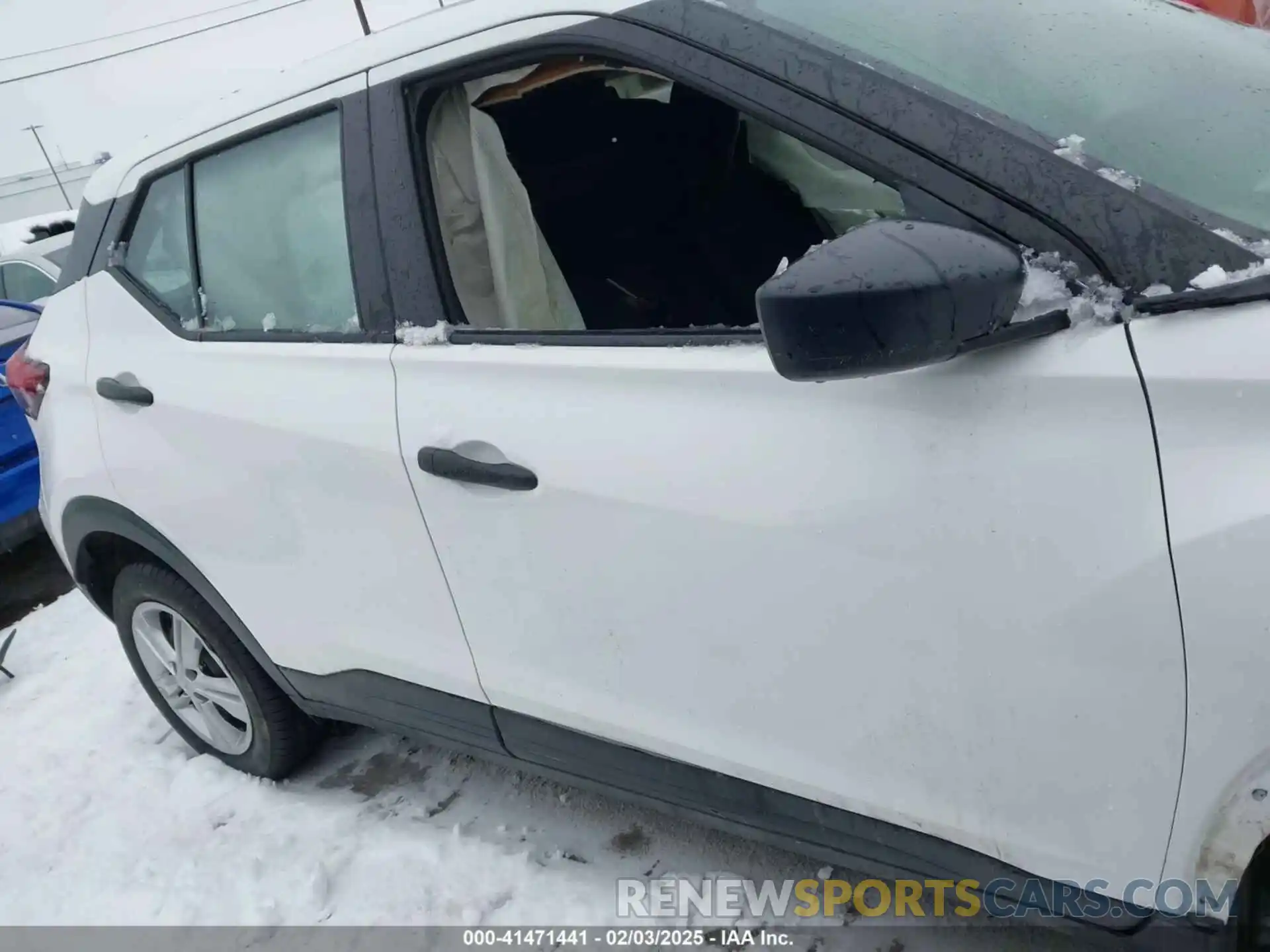 12 Photograph of a damaged car 3N1CP5BV8ML485322 NISSAN KICKS 2021