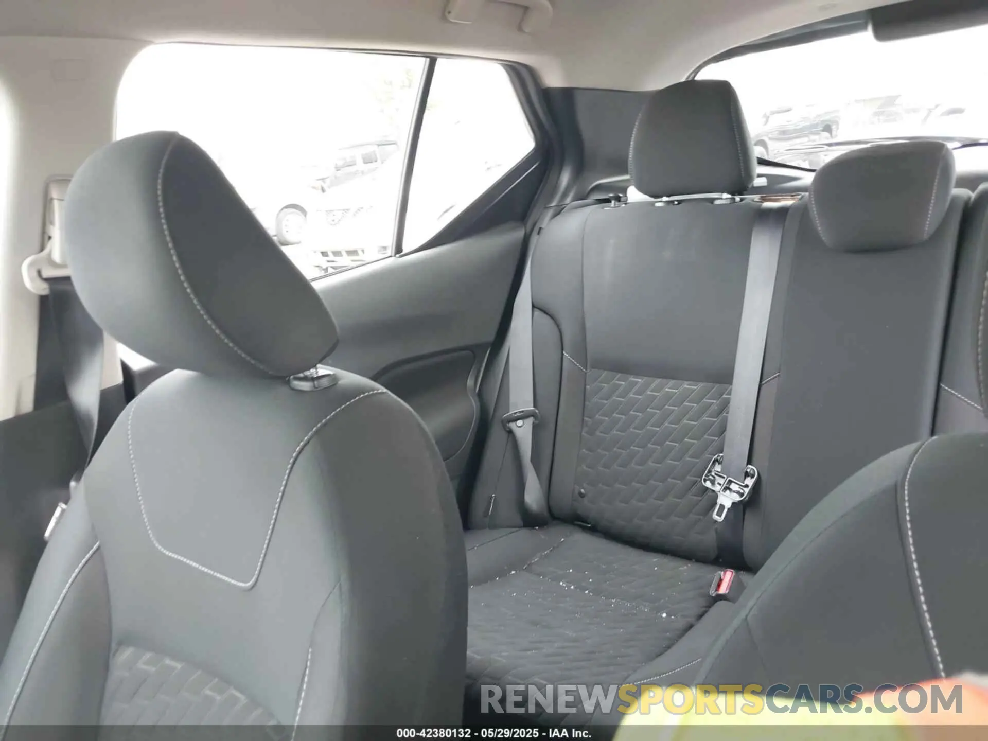 12 Photograph of a damaged car 3N1CP5BV8ML488771 NISSAN KICKS 2021
