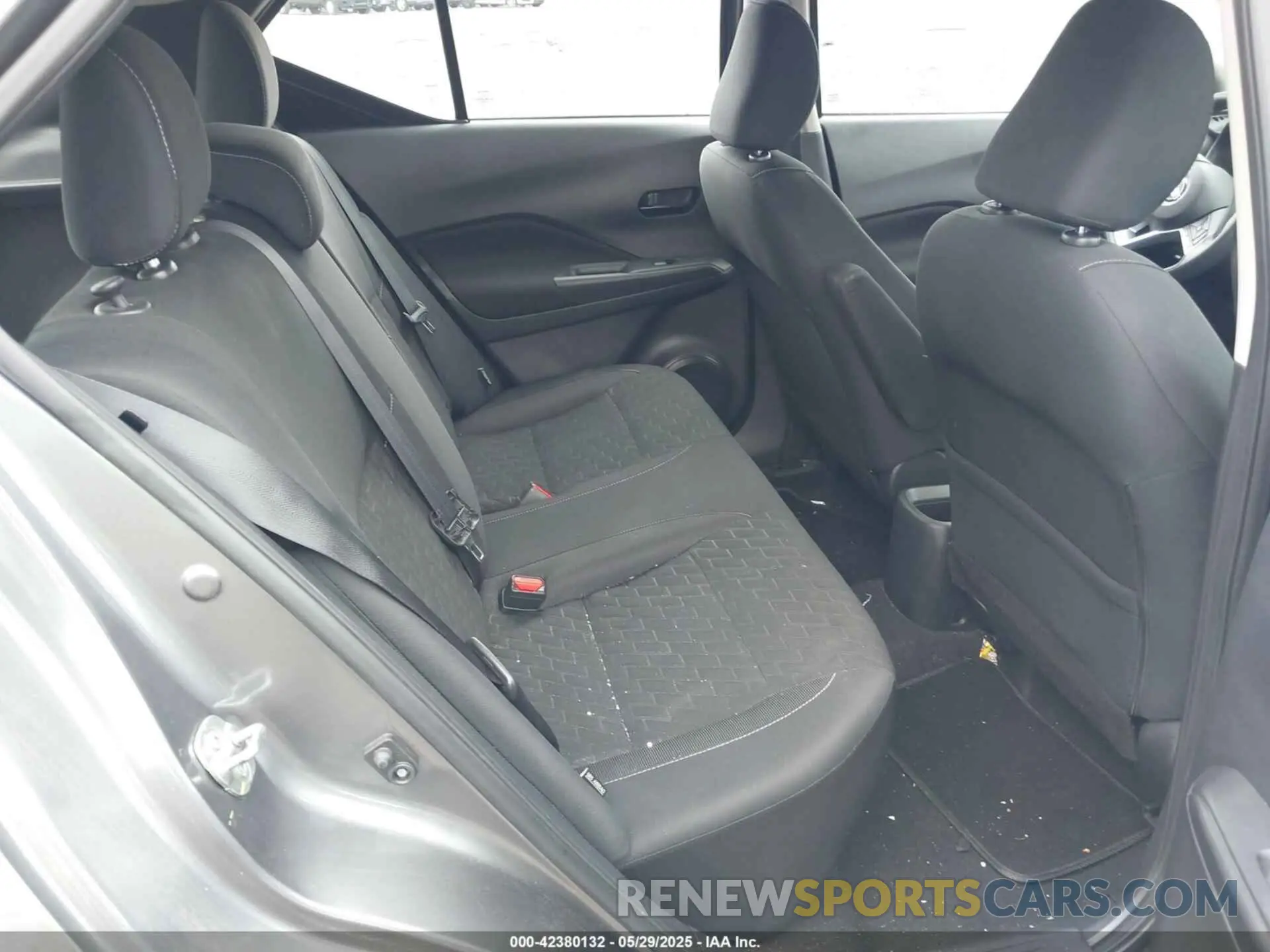 8 Photograph of a damaged car 3N1CP5BV8ML488771 NISSAN KICKS 2021