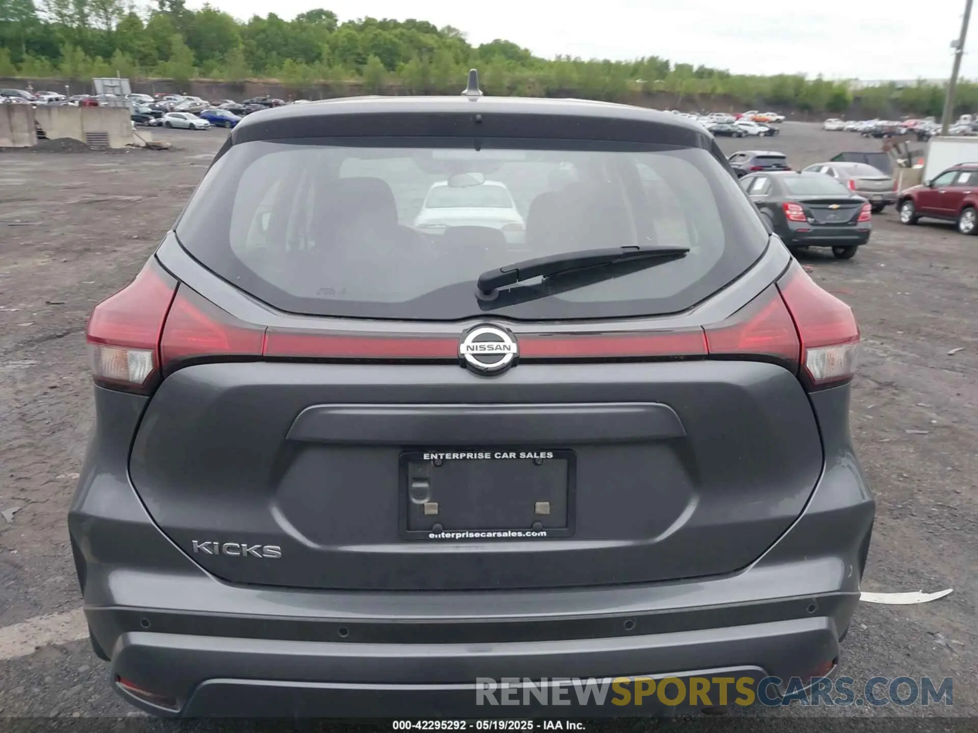 16 Photograph of a damaged car 3N1CP5BV8ML494702 NISSAN KICKS 2021