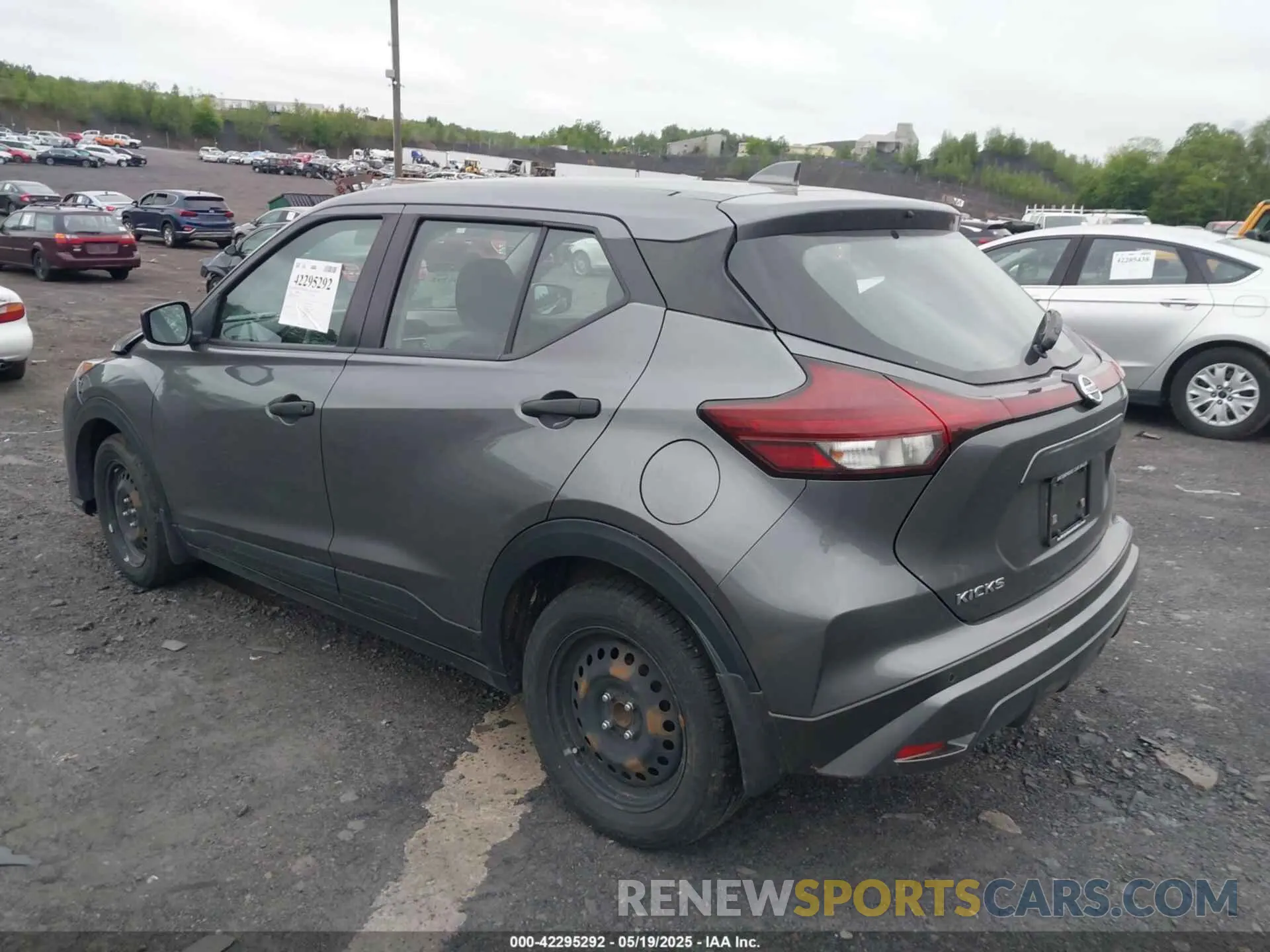 3 Photograph of a damaged car 3N1CP5BV8ML494702 NISSAN KICKS 2021