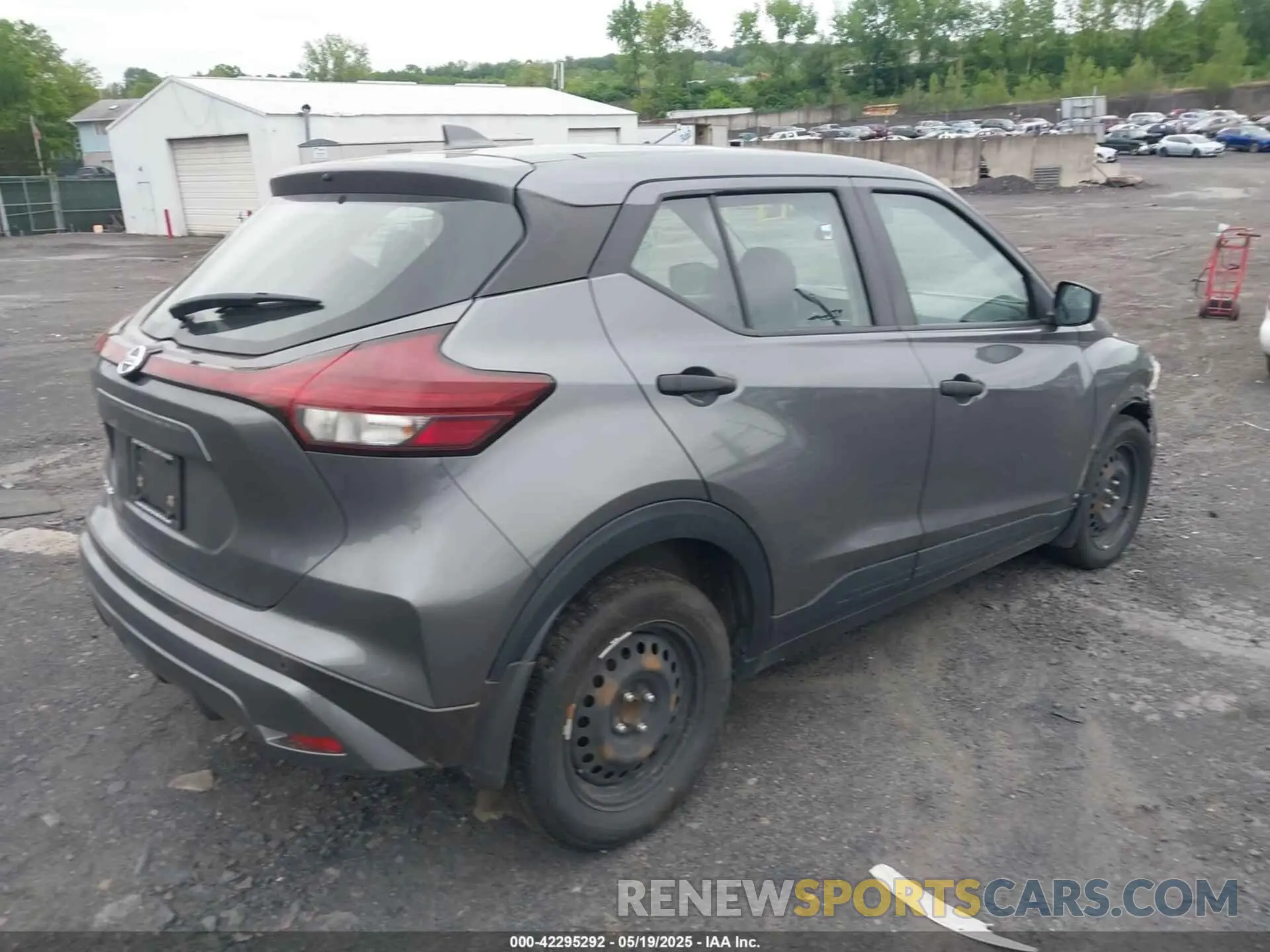 4 Photograph of a damaged car 3N1CP5BV8ML494702 NISSAN KICKS 2021