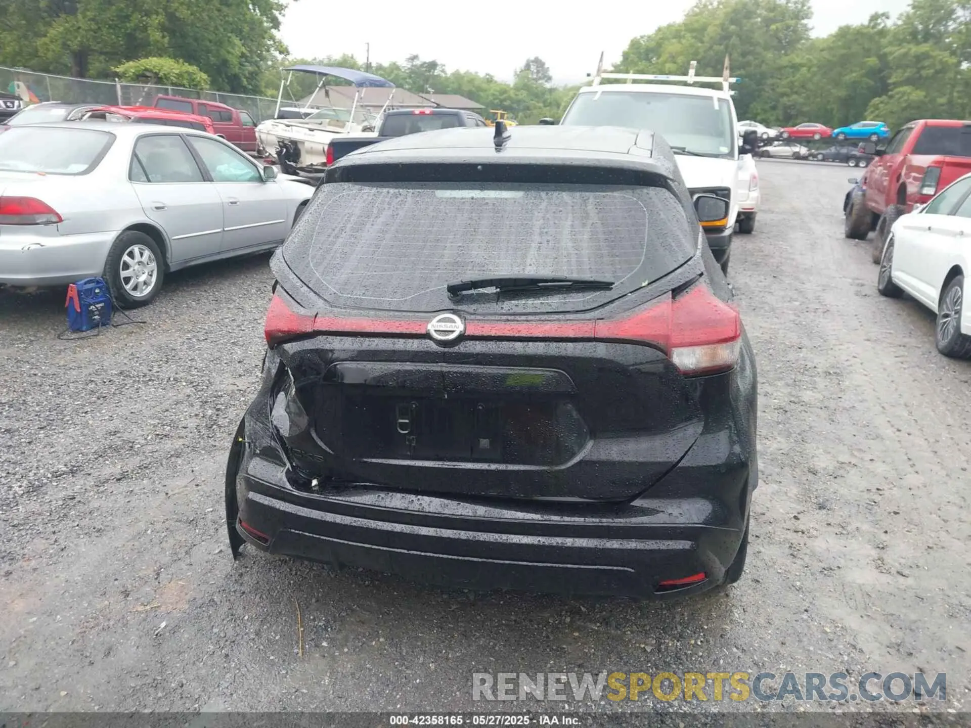 17 Photograph of a damaged car 3N1CP5BV8ML508968 NISSAN KICKS 2021