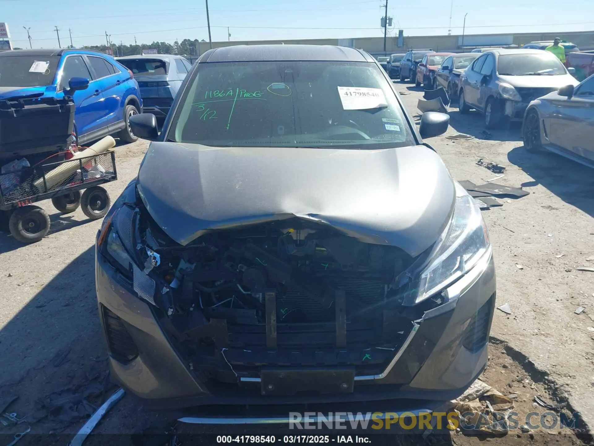 12 Photograph of a damaged car 3N1CP5BV8ML564912 NISSAN KICKS 2021